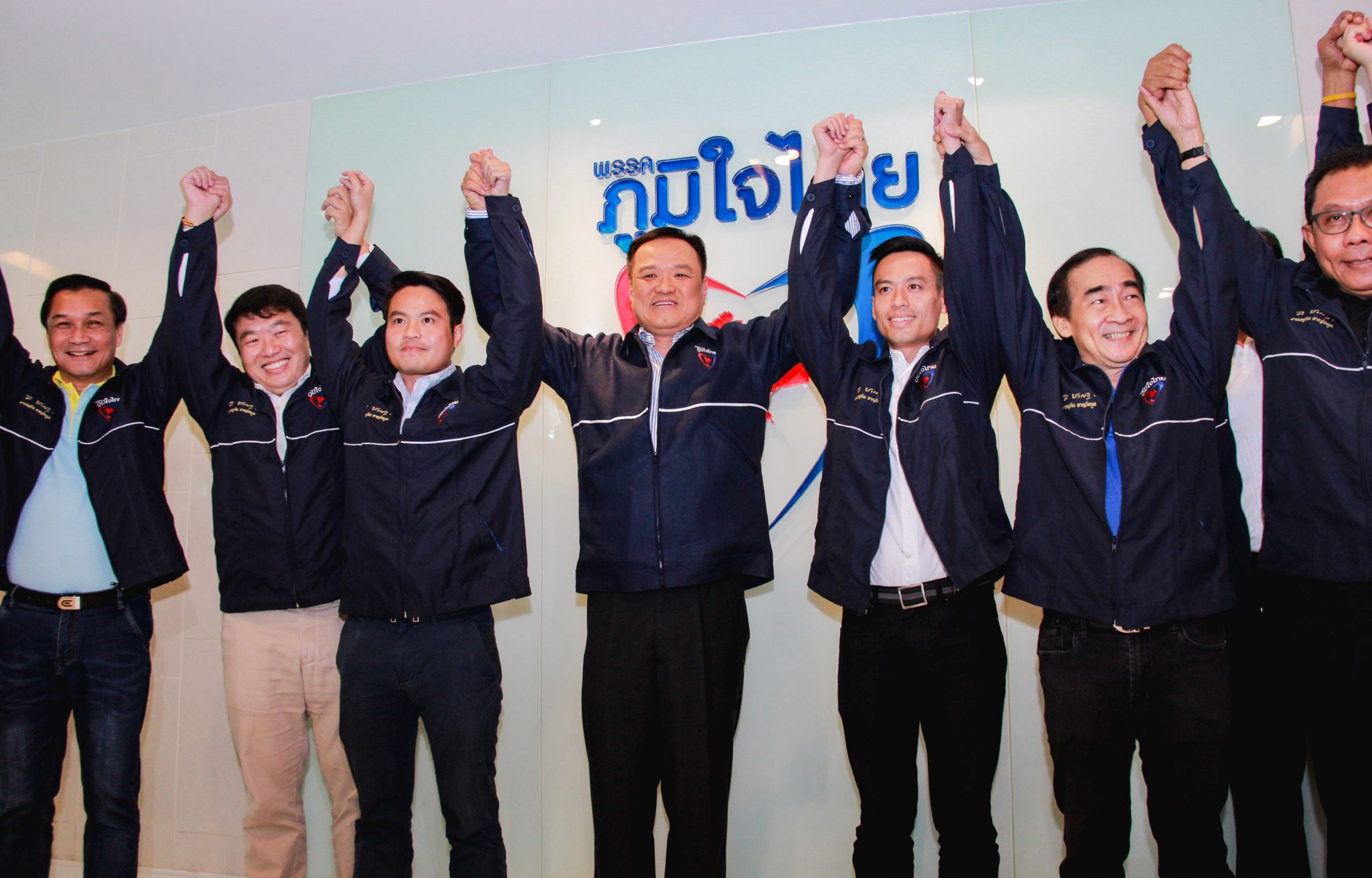 ภูมิใจไทย คึกคัก อนุทิน อ้าแขนรับ  "ปริศนานันทกุล"