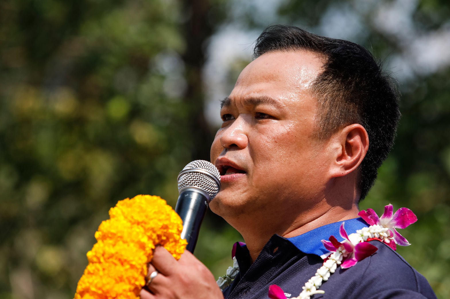 อนุทิน ถามรัฐ "กัญชาผูกขาด" ส่งผลให้นายทุนกินรวบ ชาวบ้านไร้สิทธิ์ ถูกแล้วหรือ?