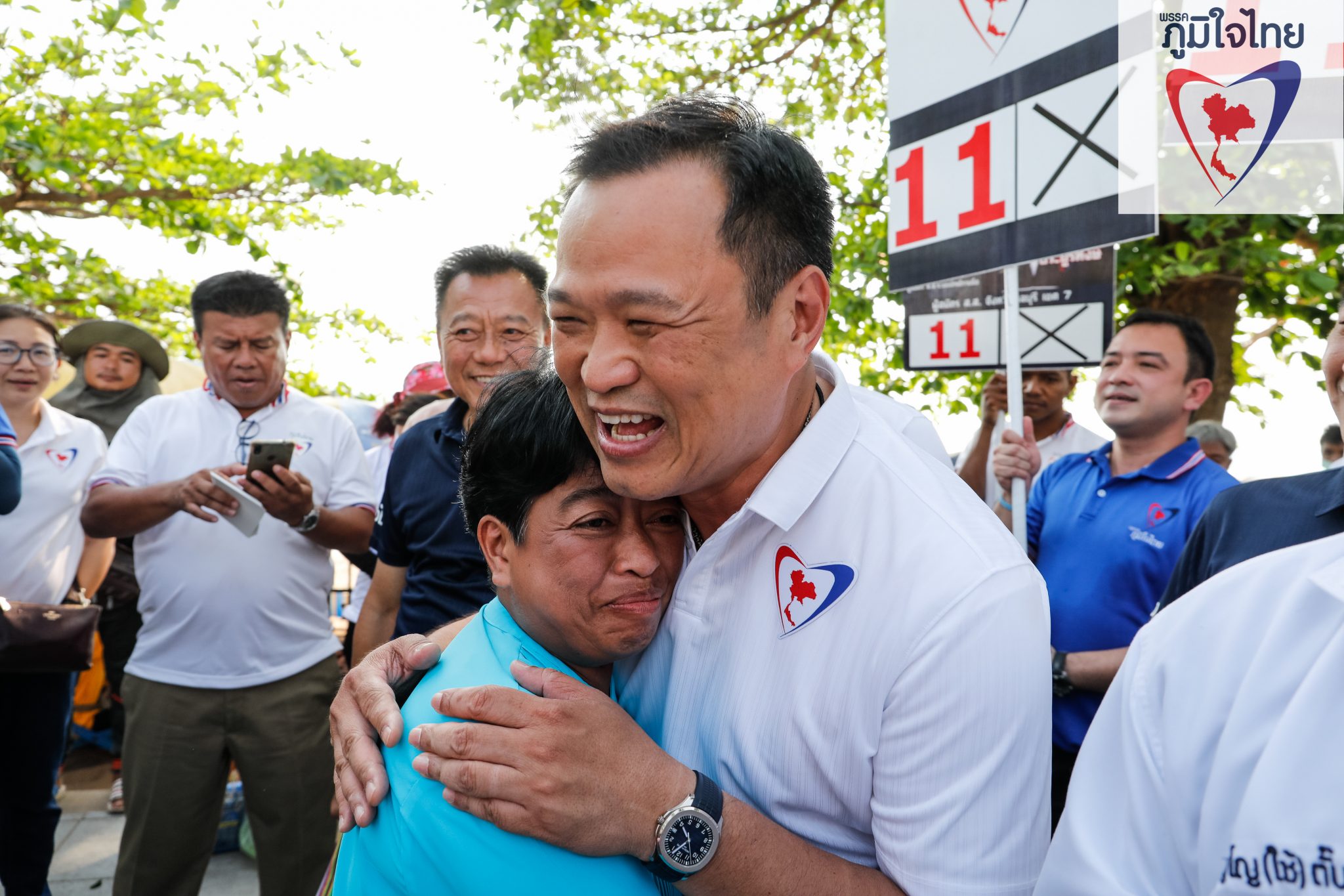 น้ำตาไหล ! อดีตผู้ป่วยฟอกไตโผกอด “อนุทิน” ขอบคุณที่ช่วยชีวิต