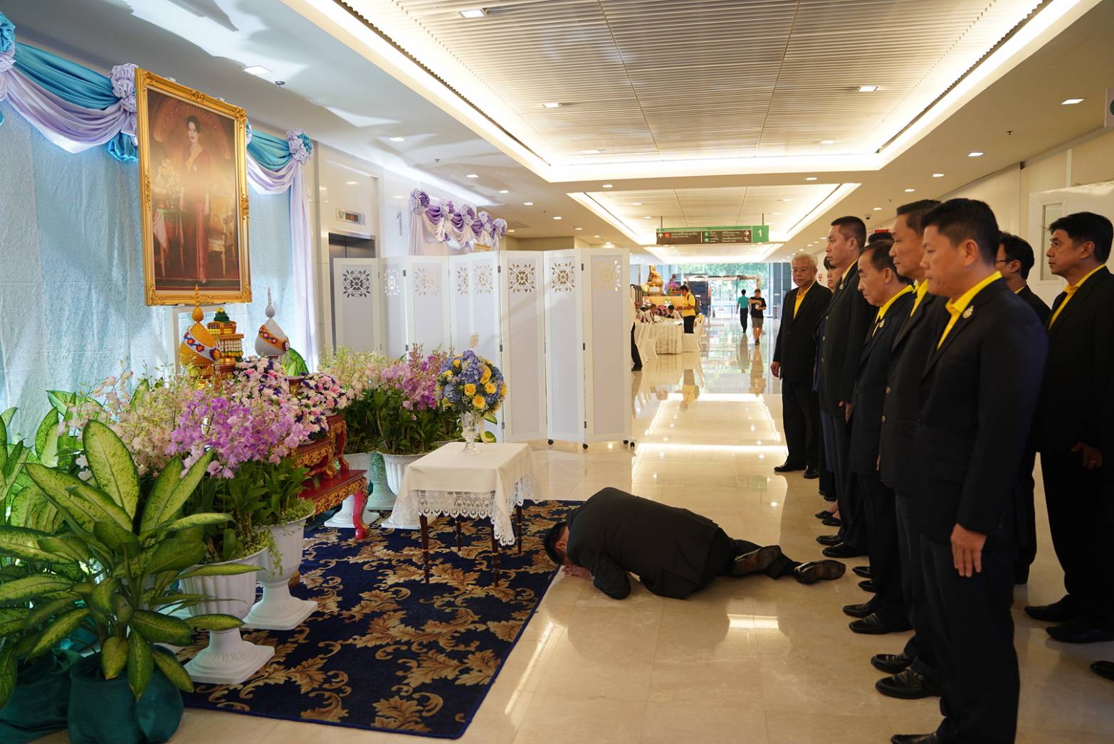 "อนุทิน" นำคณะผู้บริหารพรรค และส.ส.ร่วมลงนามถวายพระพร สมเด็จพระนางเจ้าสิริกิติ์ พระบรมราชินีนาถ พระบรมราชชนนีพันปีหลวง และ พระเจ้าวรวงศ์เธอ พระองค์เจ้าโสมสวลี กรมหมื่นสุทธนารีนาถ