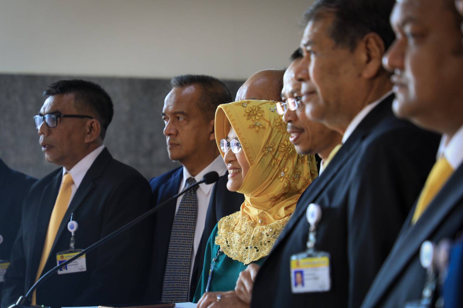 พ.ญ.เพชรดาว นำทีม ส.ส.3 จังหวัดภาคใต้ เรียกร้อง ยกเลิกกฎอัยการศึก-คุ้มครองสิทธิมนุษยชน