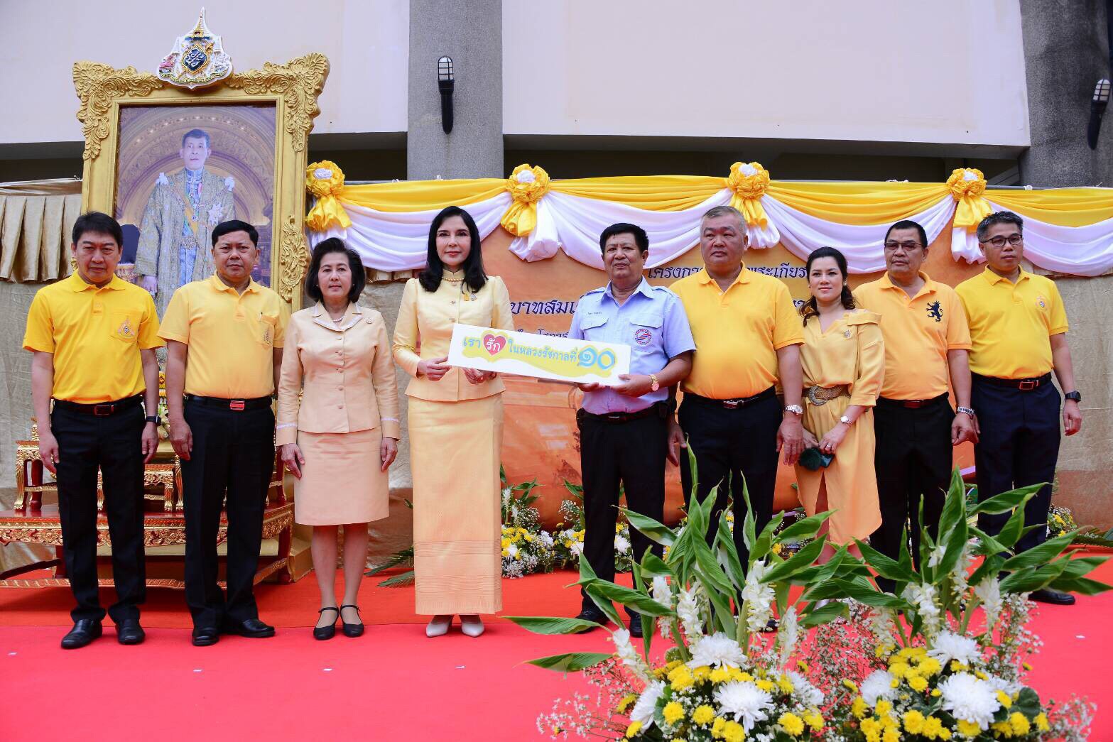 มนัญญา ไทยเศรษฐ์ ปล่อยคาราวานแท็กซี่สหกรณ์ เฉลิมพระเกียรติ วิ่งฟรี 300 คัน