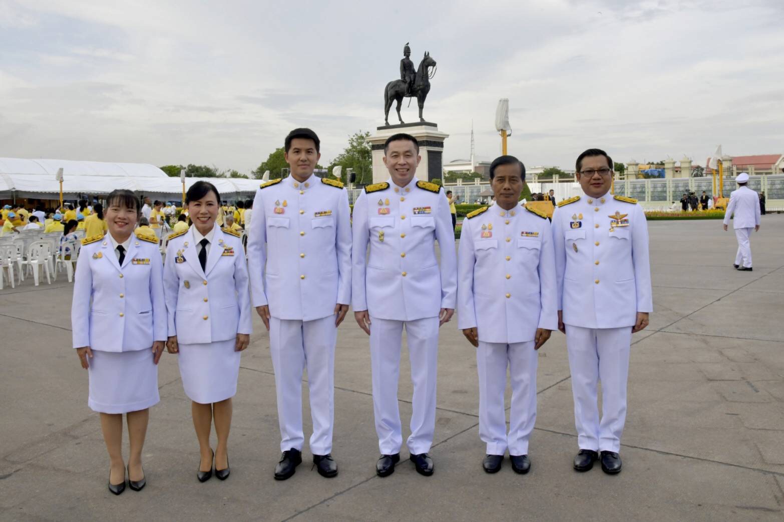 ศักดิ์สยาม ชิดชอบ ร่วมพิธีมหามงคลบำเพ็ญพระราชกุศล ณ พระลานพระราชวังดุสิต