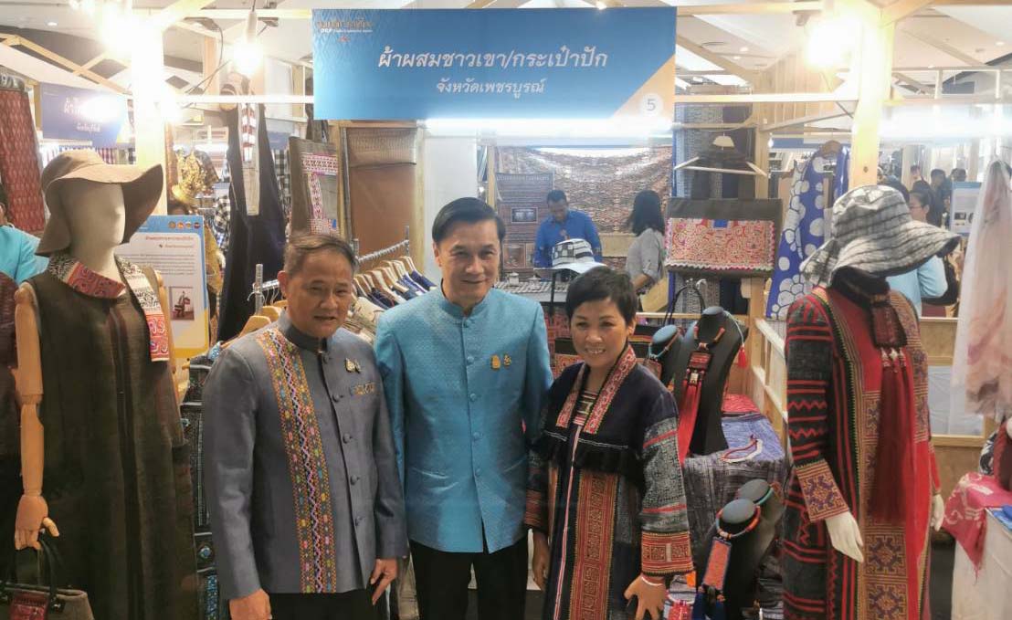 ทรงศักดิ์ ประธานแถลงข่าว "ศิลปาชีพประทีปไทย OTOP ก้าวไกลด้วยพระบารมี" 2562 ด้วยสำนึกในพระมหากรุณาธิคุณ พระบรมราชชนนีพันปีหลวง