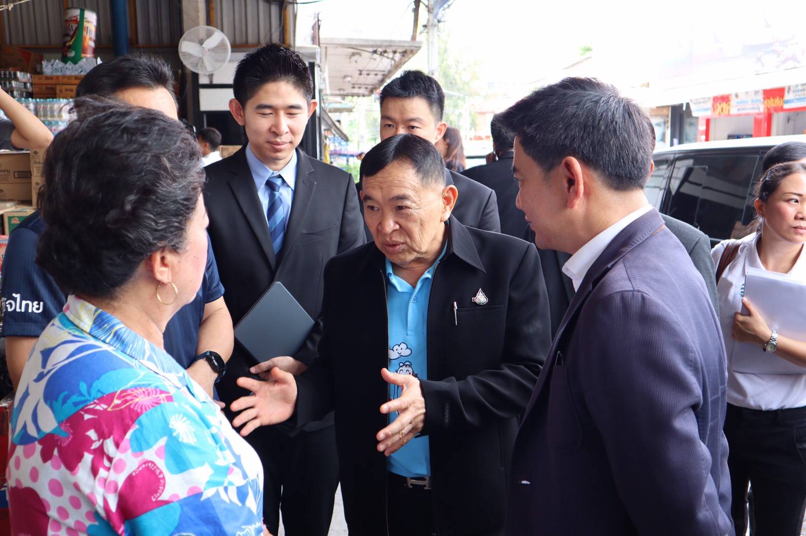 "วีรศักดิ์" รมช.พาณิชย์ สั่งเร่งเจรจาประเทศคู่ค้าเปิดทางสินค้าท้องถิ่นอีสานใต้บุกตลาดประเทศเพื่อนบ้านมากขึ้น