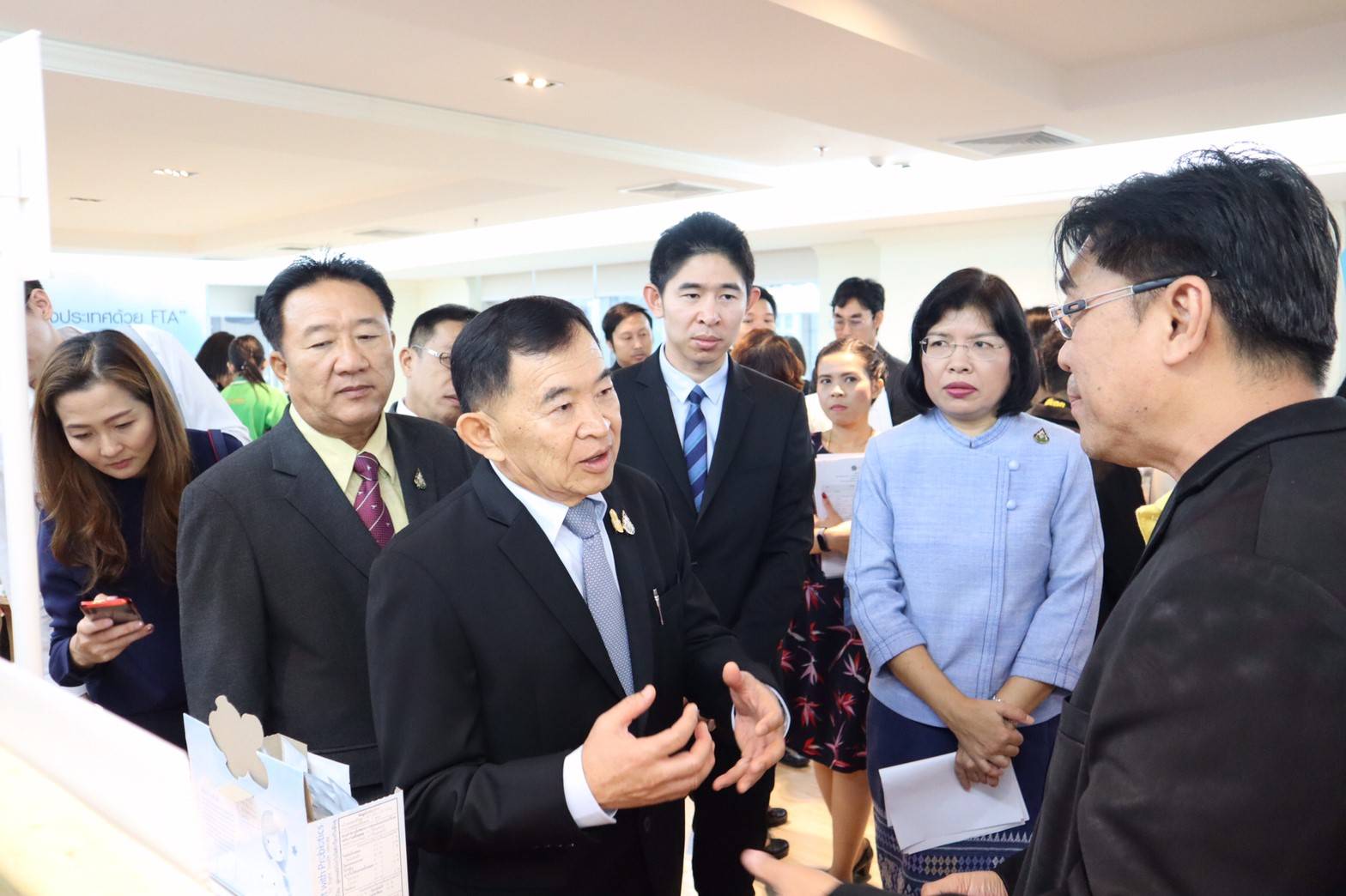 "วีรศักดิ์" รมช.พาณิชย์ ลงนาม MOU "จัดทัพโคนมไทย บุกตลาดต่างประเทศด้วย FTA " หวังใช้ประโยชน์จากความตกลงการค้าเสรี ช่วยอุตสาหกรรมสินค้าโคนม และนมโคแปรรูปของไทย