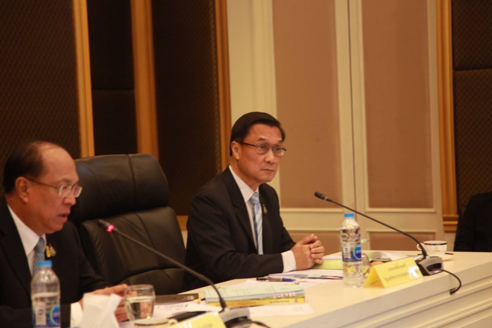 มท.3 "ทรงศักดิ์" ร่วมมอบนโยบายผู้บริหาร ผู้ว่าฯ และนายอำเภอ ทั่วประเทศ ย้ำหลักการทำงาน “ประชาชนเป็นศูนย์กลาง ปฏิบัติตามกฎหมาย และบูรณาการทุกภาคส่วน”