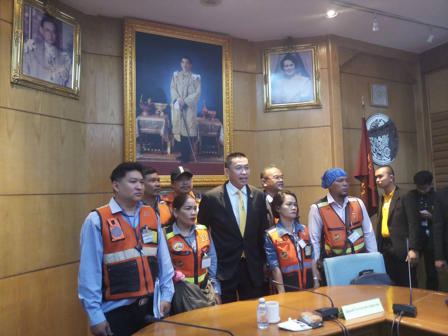 "ศักดิ์สยาม" เปิดกระทรวงรับฟังกลุ่ม แท็กซี่-วินมอเตอร์ไซด์ สั่งรวบรวมข้อมูล ถกอีกรอบหาข้อยุติ 8 ส.ค.