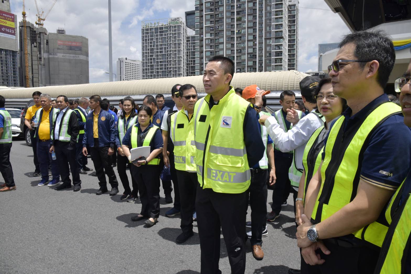"ศักดิ์สยาม" รมว.คมนาคม ตรวจติดตามการแก้ไขปัญหาการจราจรบริเวณด่านเก็บค่าผ่านทางอโศก