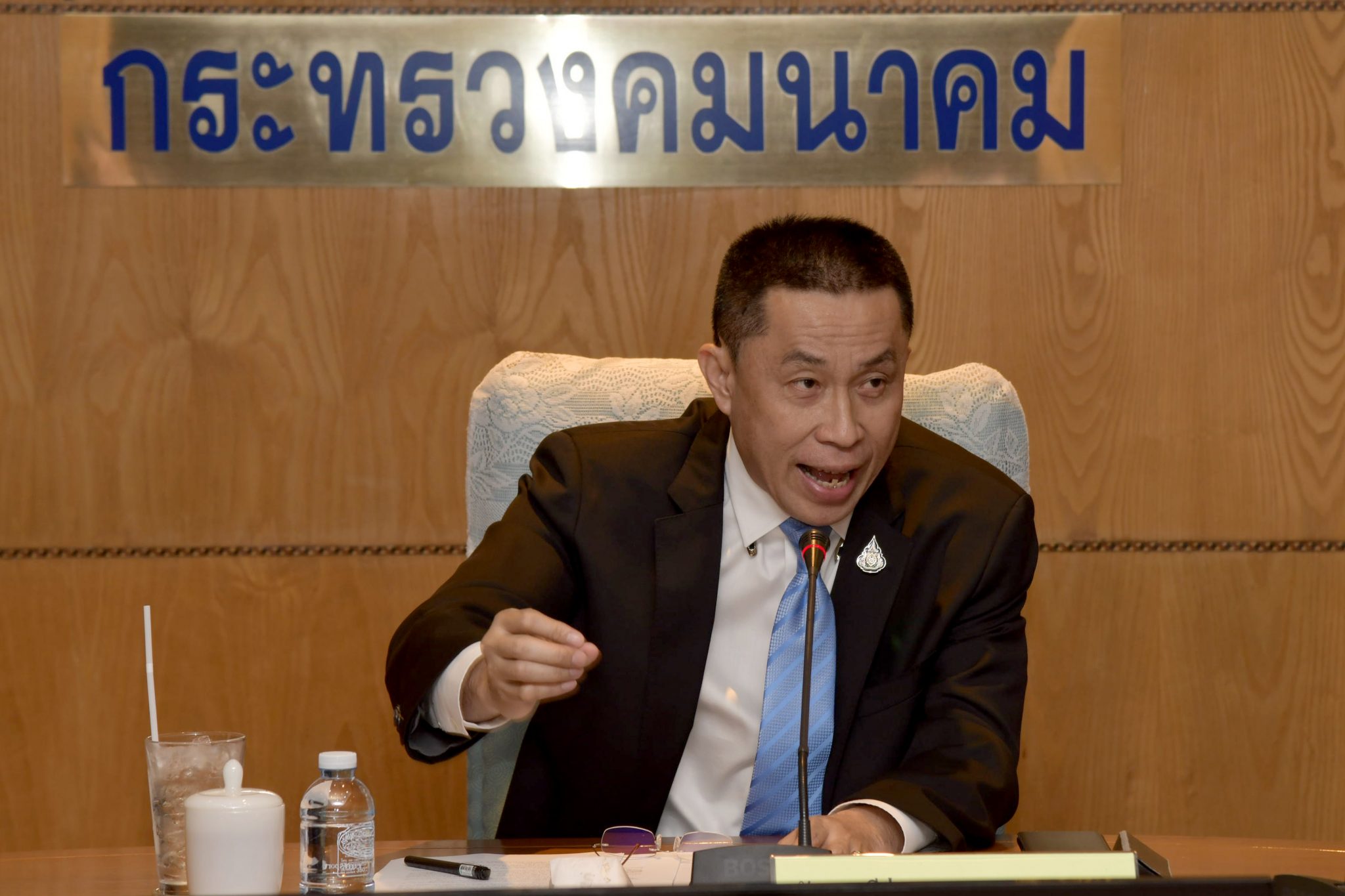 "ศักดิ์สยาม"  หารือแนวทางการให้บริการของ "รถจักรยานยนต์รับจ้างสาธารณะ" ทั้งระบบเก่า และผ่านแอพพลิเคชั่น