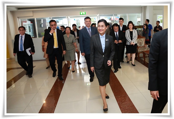 กนกวรรณ ตรวจเยี่ยมและให้กำลังใจ สำนักงาน กศน. และ สช.