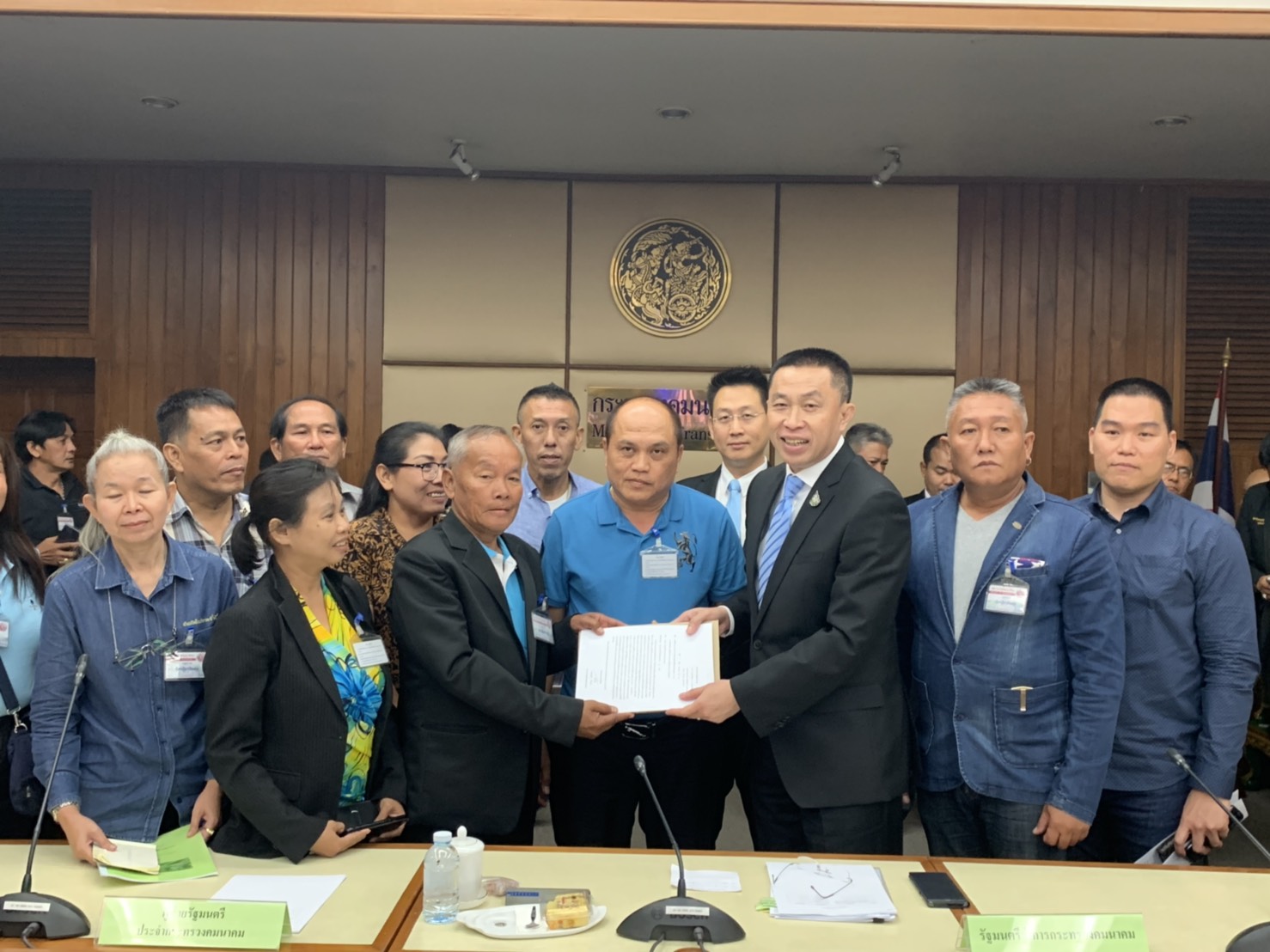 “ศักดิ์สยาม” ไม่บังคับรถตู้เปลี่ยนเป็นไมโครบัส พร้อมปลดล็อค หลัง 13 ส.ค.จดเปลี่ยนรถตู้เก่าเป็นรถตู้ใหม่