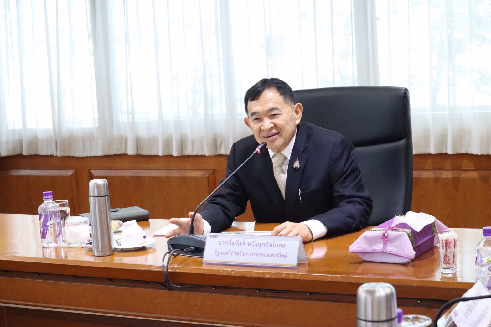 "วีรศักดิ์" รมช.พาณิชย์ สั่งกรมพัฒนาธุรกิจการค้าช่วยเศรษฐกิจฐานราก