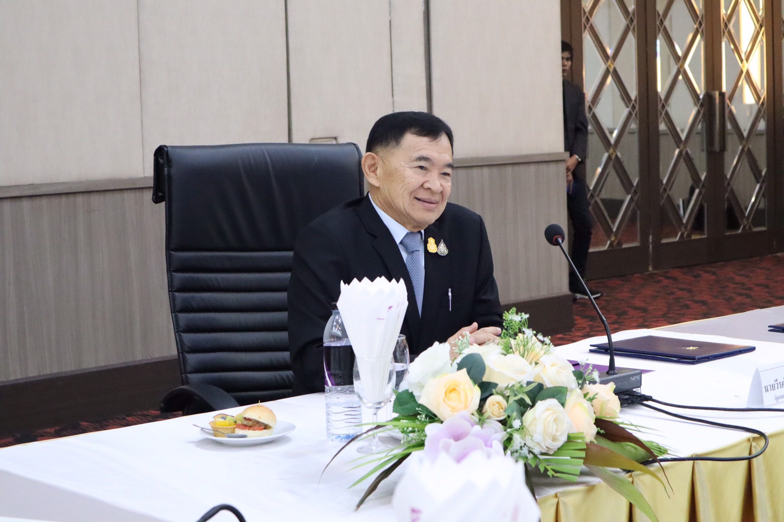 "วีรศักดิ์" รมช.พาณิชย์ นำทูตพาณิชย์ 17 ประเทศ ขยายตลาดต่างประเทศ พร้อมลุย ! ช่วยเกษตรกร ผู้ผลิตชุมชน ผลักดันข้าว มัน สินค้าแฟชั่นอีสาน สู่ตลาดโลก