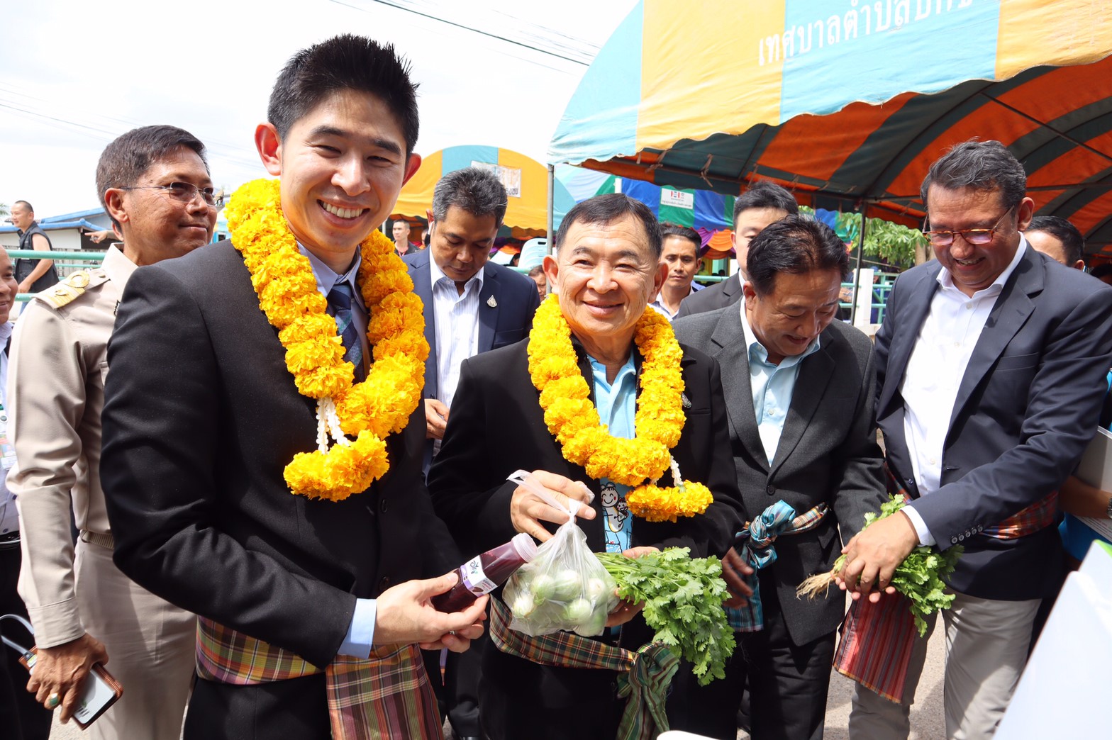 รมช.พาณิชย์ "วีรศักดิ์" เดินหน้านโยบาย ศก.ฐานราก ยกระดับ “ผ้าไหมปักธงชัย” เป็นสินค้า GI