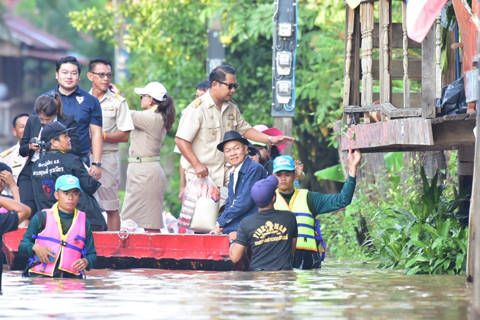 "สฤษดิ์ บุตรเนียร" ส.ส.ปราจีนบุรี ห่วงผู้ประสบภัยน้ำท่วม ลงพื้นที่ช่วยเหลือชาวปราจีนด้วยตัวเอง