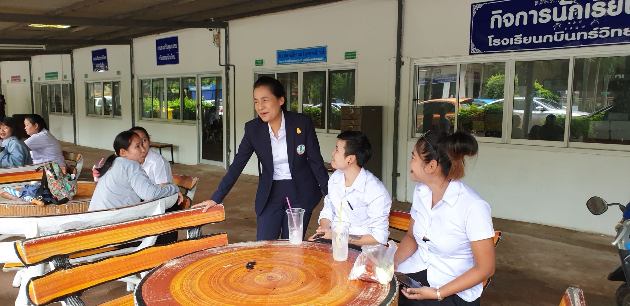 "ครูโอ๊ะ" เยี่ยมชมห้องสอบนักศึกษา กศน. ที่ปราจีนบุรี