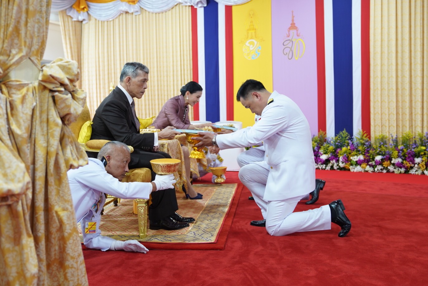 ทรงพระเจริญ ในหลวง รัชกาลที่ 10 พระราชทานทุนทรัพย์ส่วนพระองค์มาให้เพื่อจัดหาเครื่องมือทางการแพทย์ 