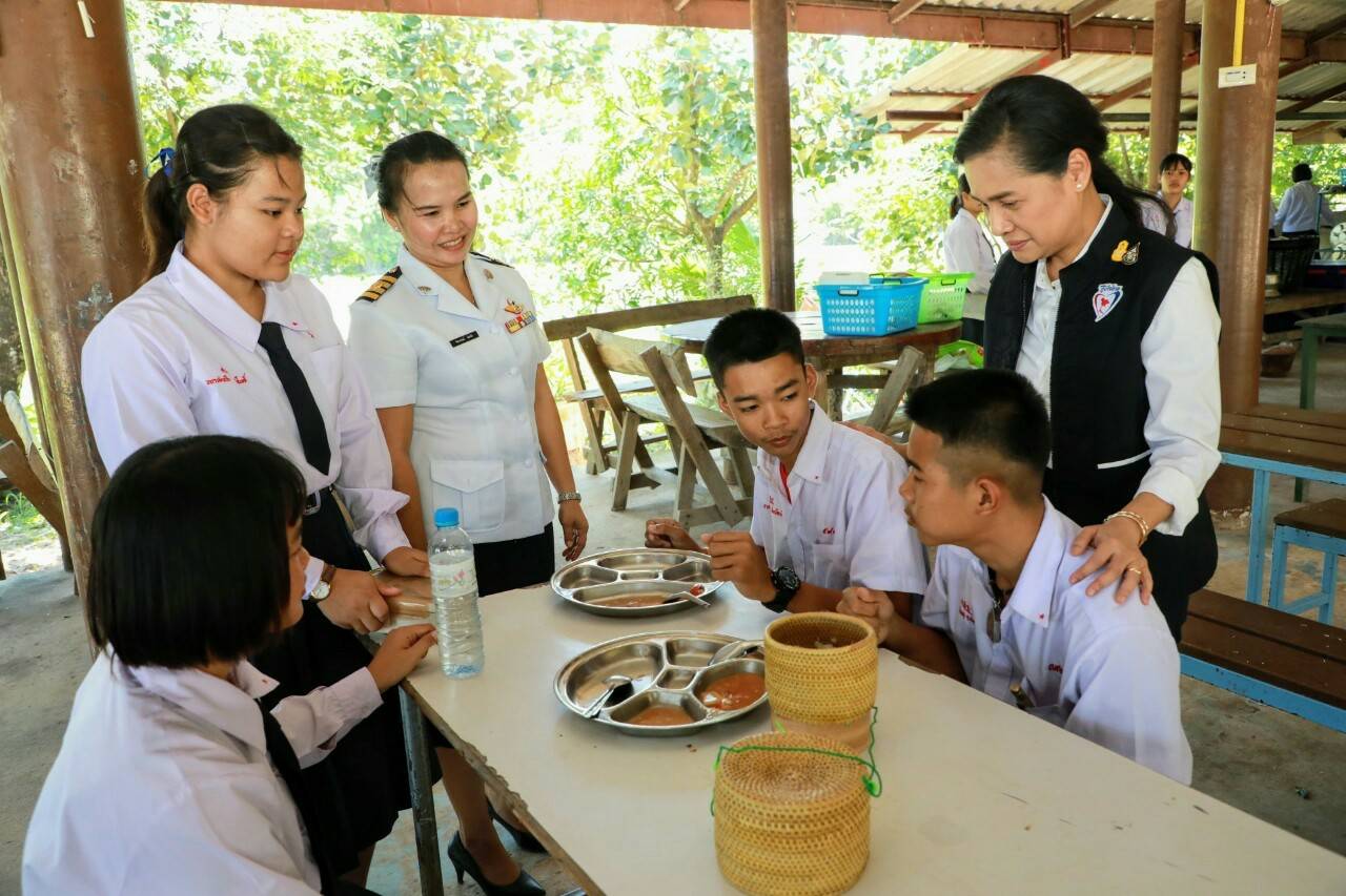 “กนกวรรณ” ลุยเยี่ยมและให้กำลังใจโรงเรียนเอกชนในจังหวัดอุบลราชธานี พร้อมมอบเงินช่วยเหลือโรงเรียนประสบภัยน้ำท่วม