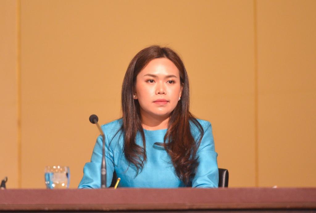 "ไตรศุลี" รองโฆษกฯ ย้ำ รัฐบาลระดมมาตรการเยียวยาช่วยเหลือหลังน้ำท่วมคลี่คลายโดยเร็ว ย้ำ อย่าเชื่อ เฟคนิวส์ ว่าพายุจะกลับมา - ห่วง ปชช.เครียดจากการสูญเสียทรัพย์สิน ต้องรีบลงไปเยียวยาทางจิตใจ