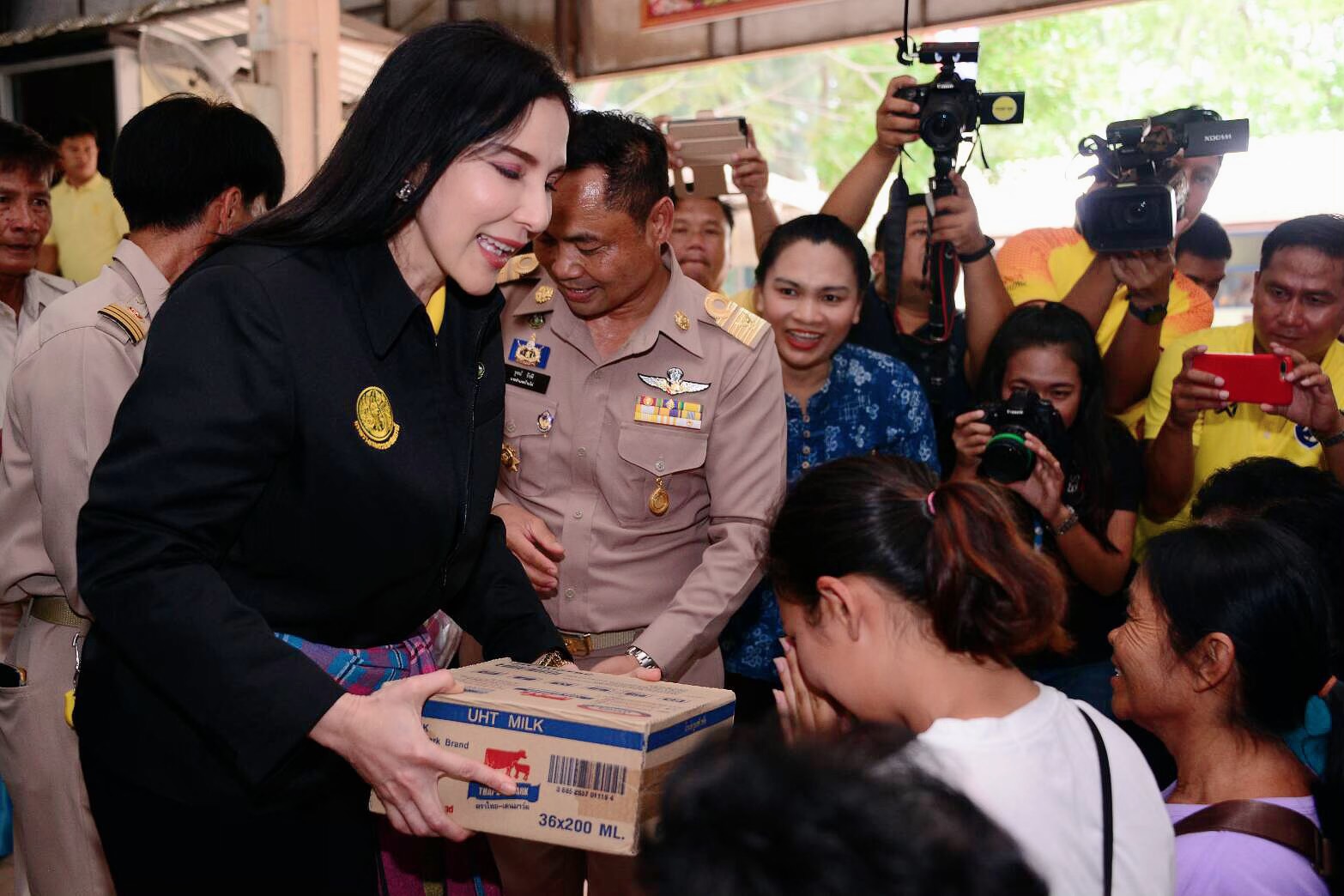 รมช.มนัญญา” ลุยขอนแก่น ช่วยเหลือผู้ประสบภัยน้ำท่วม !!