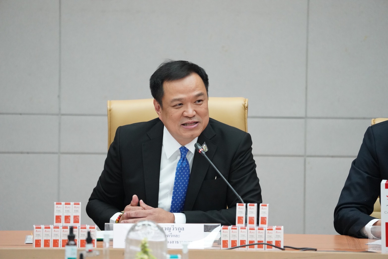 “อนุทิน”ยันรักกันดี ปัดเคลียร์ใจ "แอ๊ด คาราบาว"