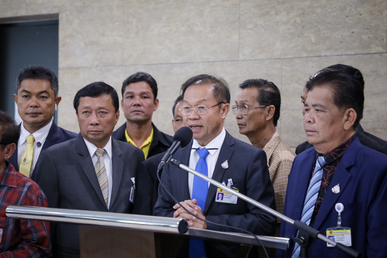 "ภท." ฟังปัญหา "ชาวไร้อ้อย" งง เกษตรกรปราจีนฯ จ้างแรงงานต่างด้าว ต้องทำ Passport สุดแพง แต่จังหวัดใกล้เคียง ใช้แค่บัตรผ่านแดน ย้ำ พร้อมหารือเร่งแก้ไข