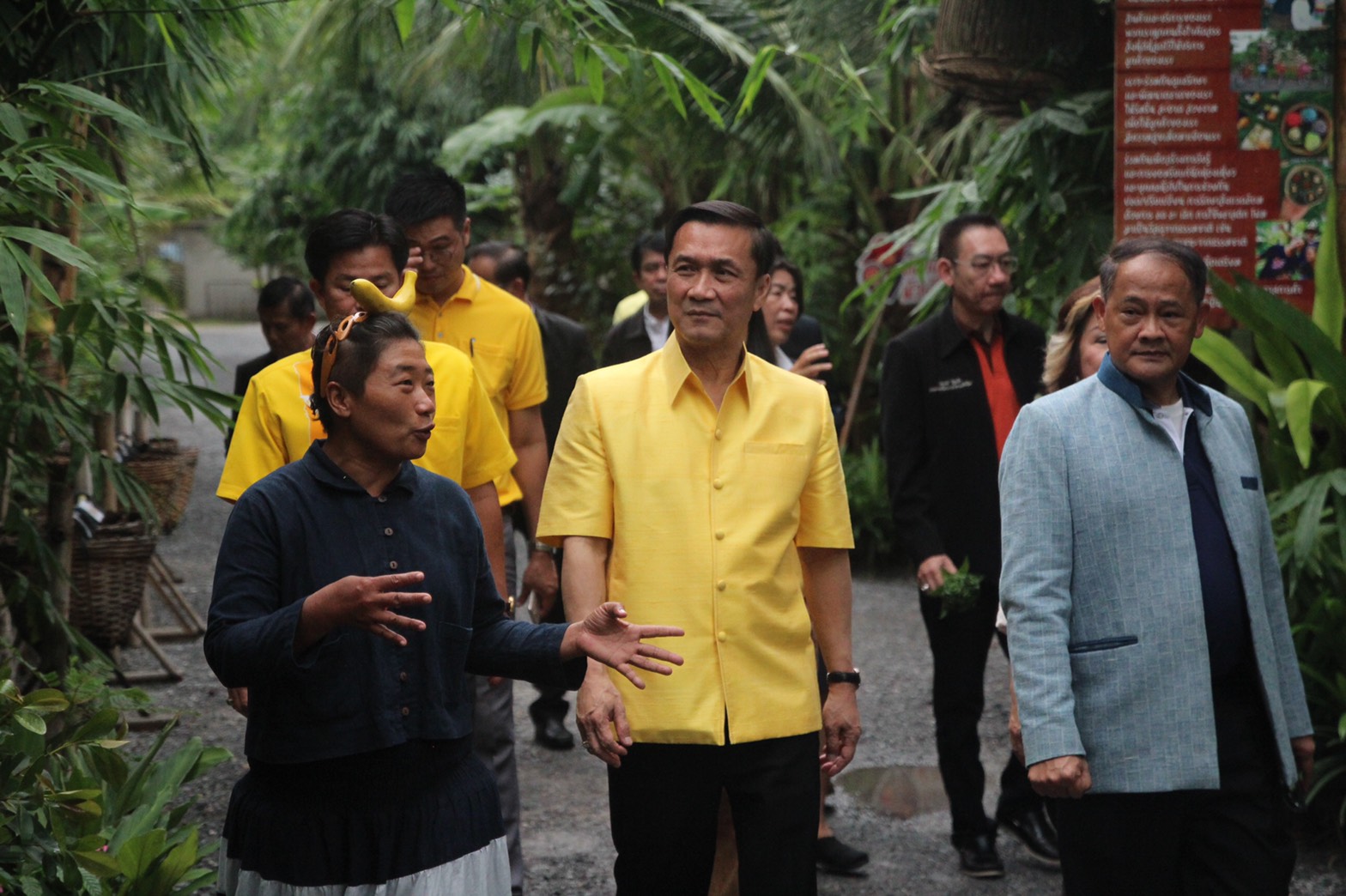 มท.3 "ทรงศักดิ์" มอบนโยบาย OTOP ทั่วไทย บูรณาการรัฐ เอกชน ประชาชน สร้างตลาดใหม่ประสานพันธมิตร “องค์การตลาด สาธารณสุข โรงเรียน” ชาว OTOP ยิ้มได้