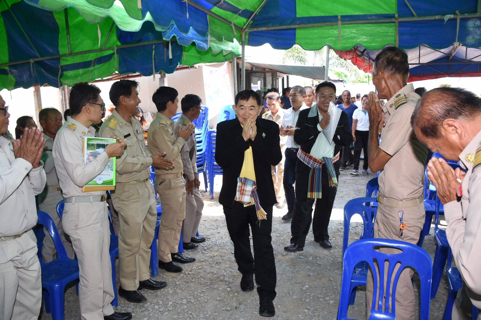 "วีรศักดิ์" จับเข่าคุยกลุ่มวิสาหกิจชุมชนบ้านบางเดื่อ