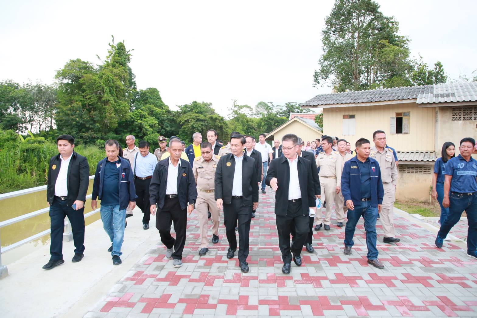 "ทรงศักดิ์" รุดลงใต้ ตรวจเยี่ยมโครงการก่อสร้างเพื่อบรรเทาอุทกภัย !