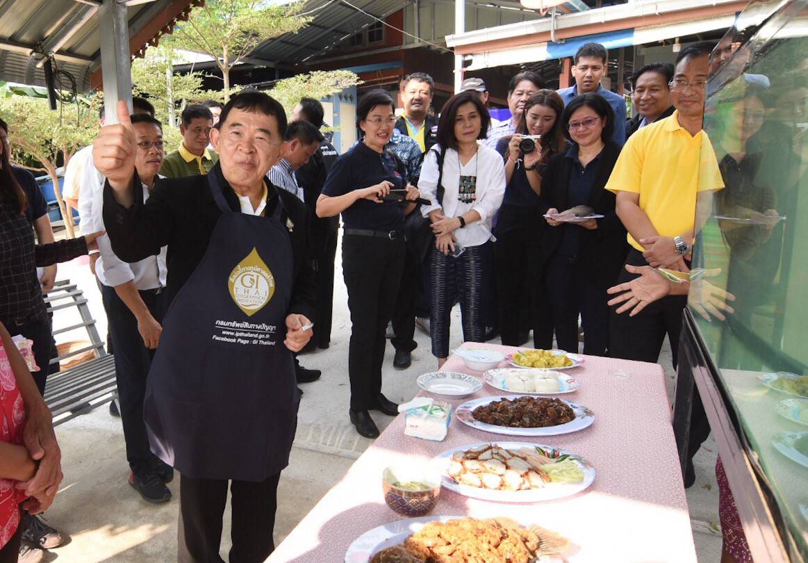 "วีรศักดิ์" ปิ๊งไอเดีย ! สั่งการกรมพัฒนาธุรกิจการค้าและกรมทรัพย์สินทางปัญญาผนวกชุมชนต้นแบบ ‘Smart village’ เข้ากับผู้ผลิตสินค้า GI