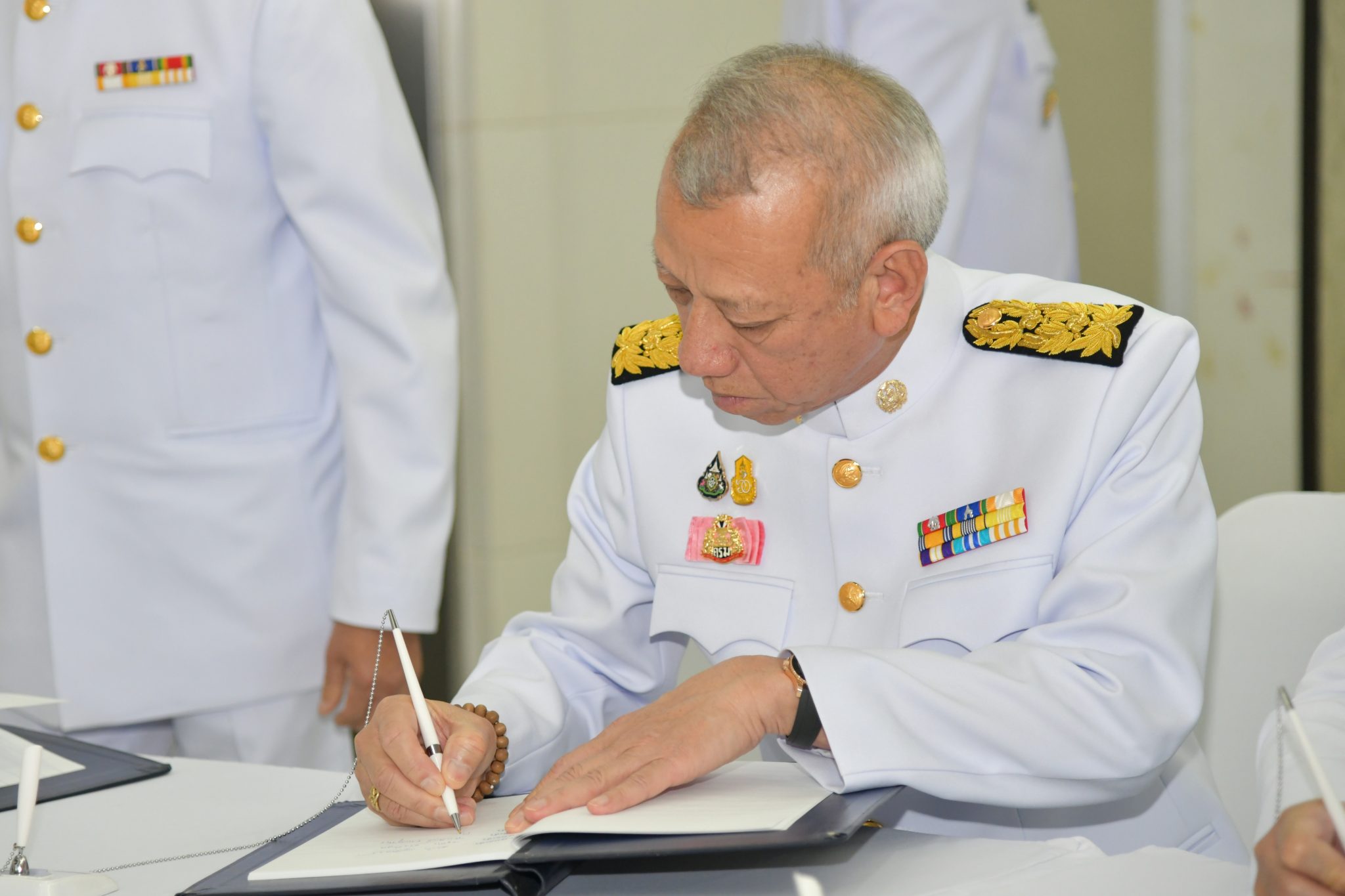 "พิพัฒน์" รมว.ท่องเที่ยว ร่วมคณะ ครม. ลงนามถวายพระพร สมเด็จพระกนิษฐาธิราชเจ้าฯ ให้ทรงหายจากพระอาการประชวร