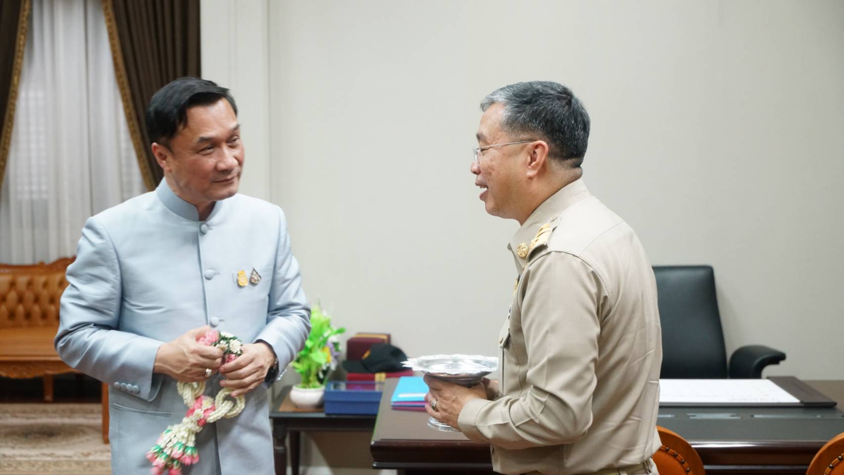 "รมช.ทรงศักดิ์" ยินดีกับ "ธนาคม" อธิบดีกรมการปกครองเข้ารับตำแหน่ง