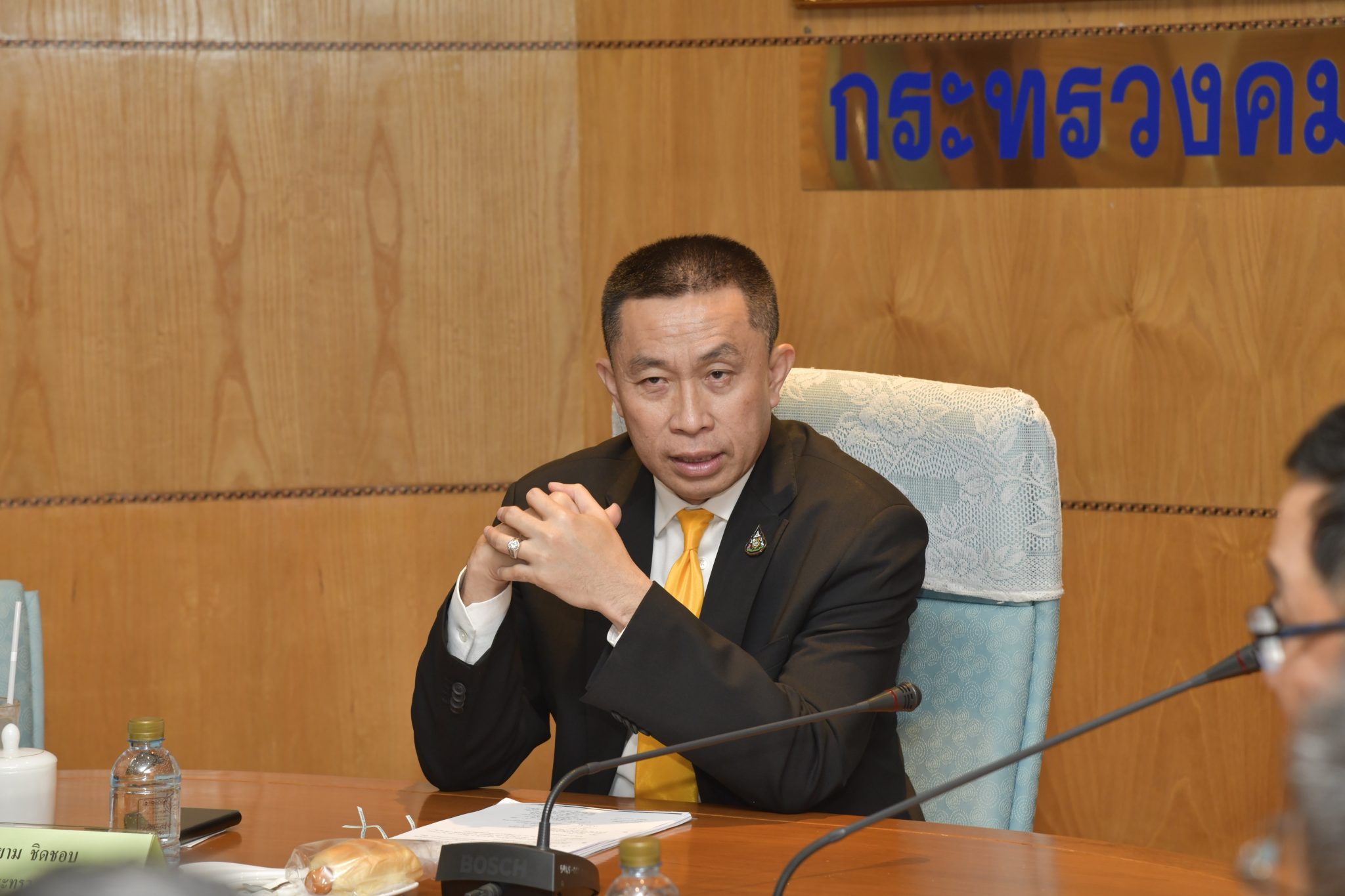 “ศักดิ์สยาม” หารือ ปตท.แก้ปัญหาส่งมอบพื้นที่สร้างรถไฟเชื่อม 3 สนามบิน