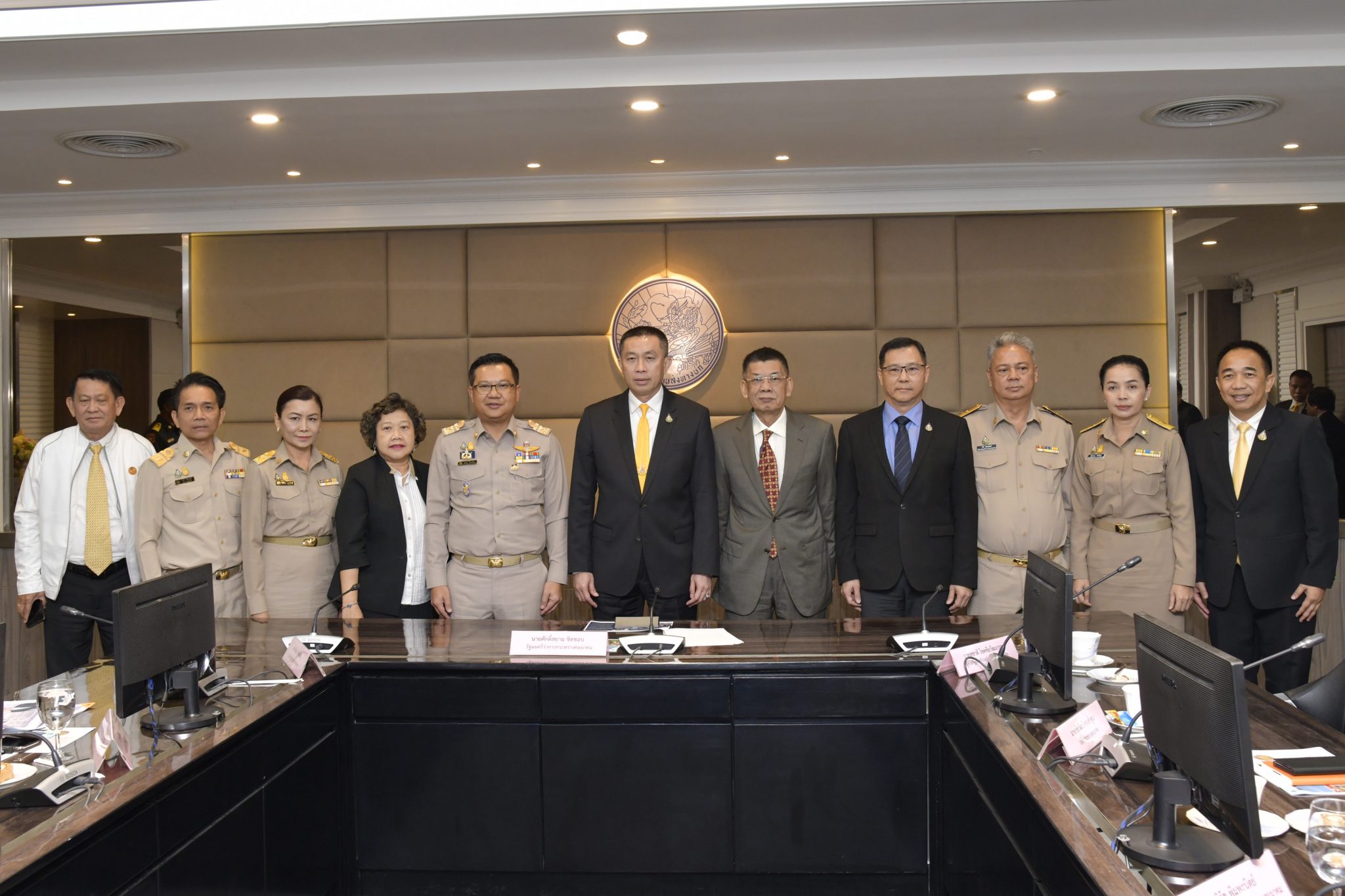 "ศักดิ์สยาม" ลุยตรวจเยี่ยมและมอบนโยบายแก่กรมการขนส่งทางบก