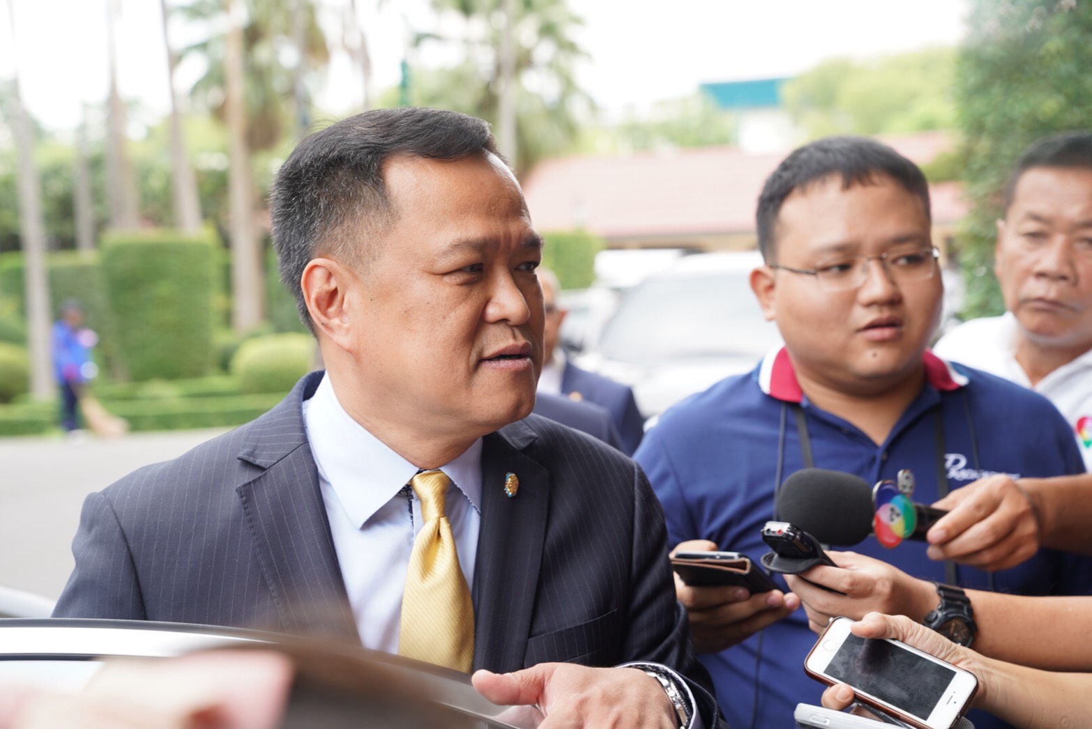 "อนุทิน" หนุน ภาครัฐลุยงานโยธา สร้างรถไฟฟ้าสายสีส้ม เชื่อกระจายความเสี่ยง - สร้างเงินหมุนเวียนในระบบ ย้ำ ยังไม่เคาะรื้อ รอ ครม.อนุมัติ