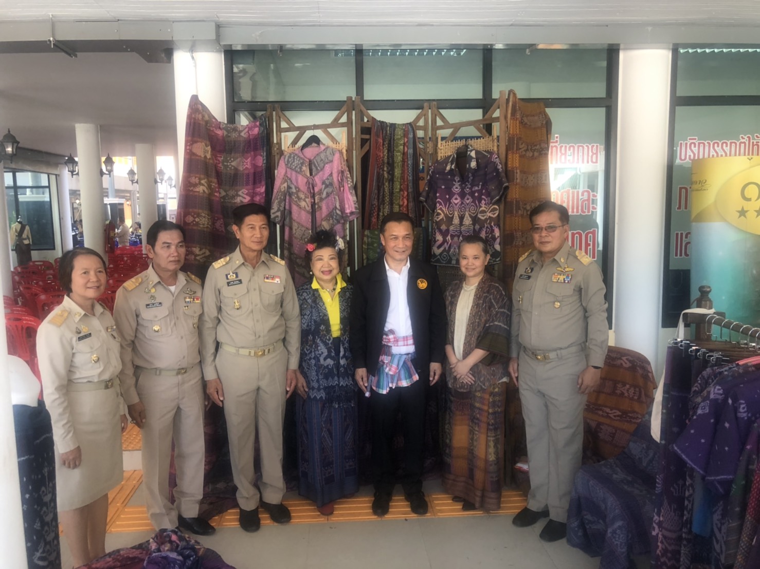 "ทรงศักดิ์"รุดตรวจเยี่ยมผู้ประกอบการสินค้า OTOP เตรียมรองรับการค้าชายแดน จ.หนองคาย