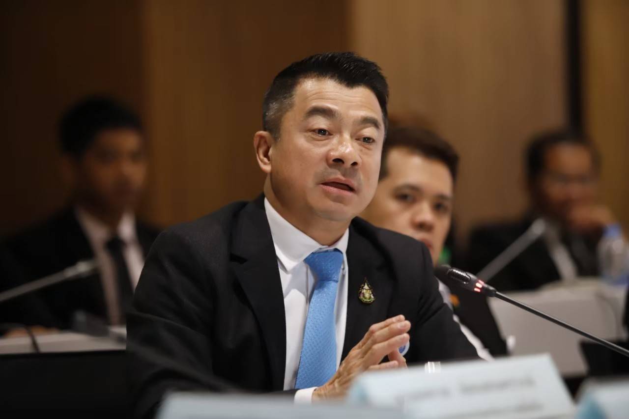 “ภท.” ยัน รัฐบาล ไร้รอยร้าว ซัดพวกปล่อยข่าวขัดแย้งพรรคร่วม ถ่วงความเจริญบ้านเมือง ชี้หยุดพฤติกรรมหากอยากเห็นประเทศเดินหน้า