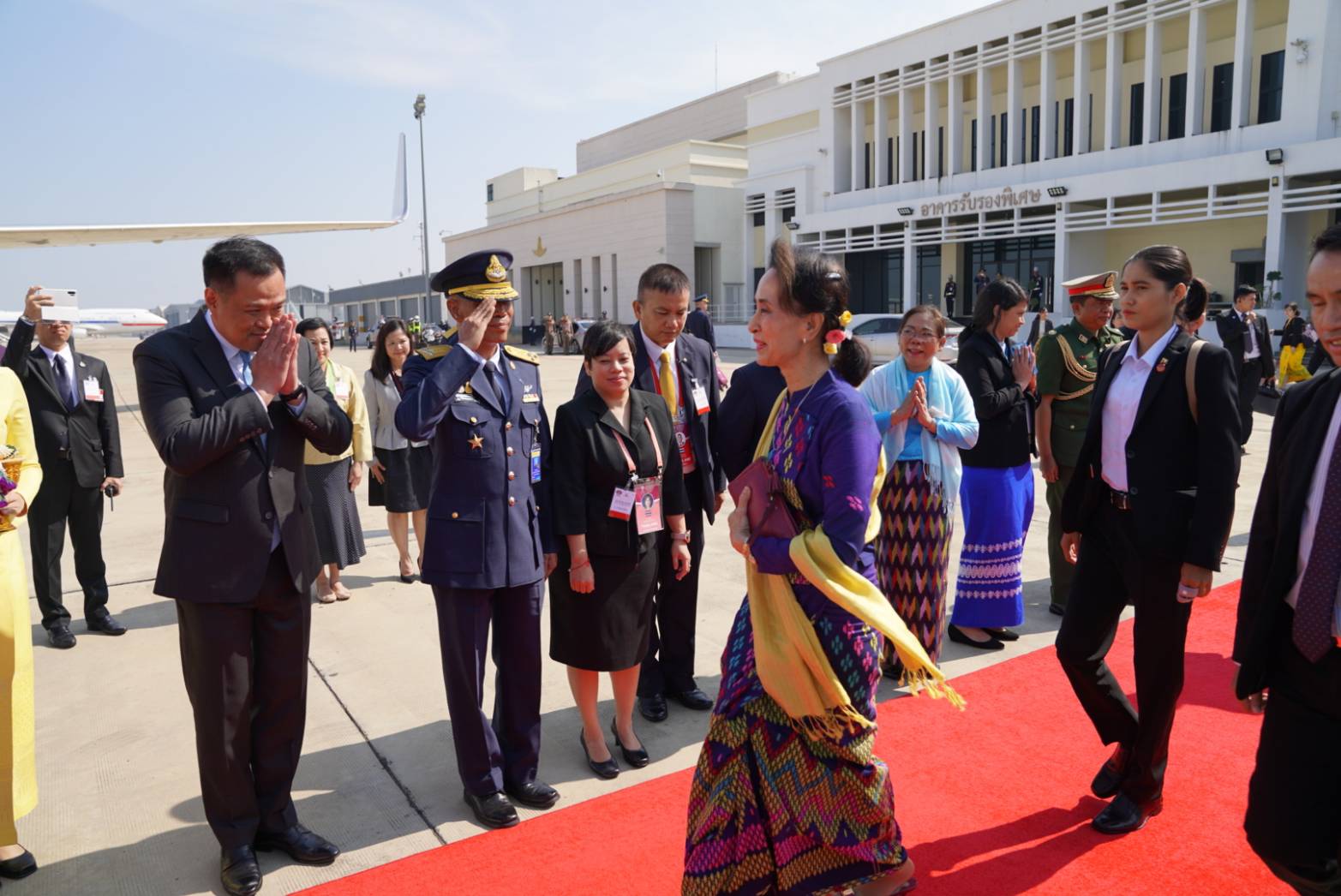 "อนุทิน" ส่งที่ปรึกษาแห่งรัฐของเมียนมาร์ กลับประเทศ หลังจากเสร็จภารกิจการประชุมสุดยอดอาเซียน