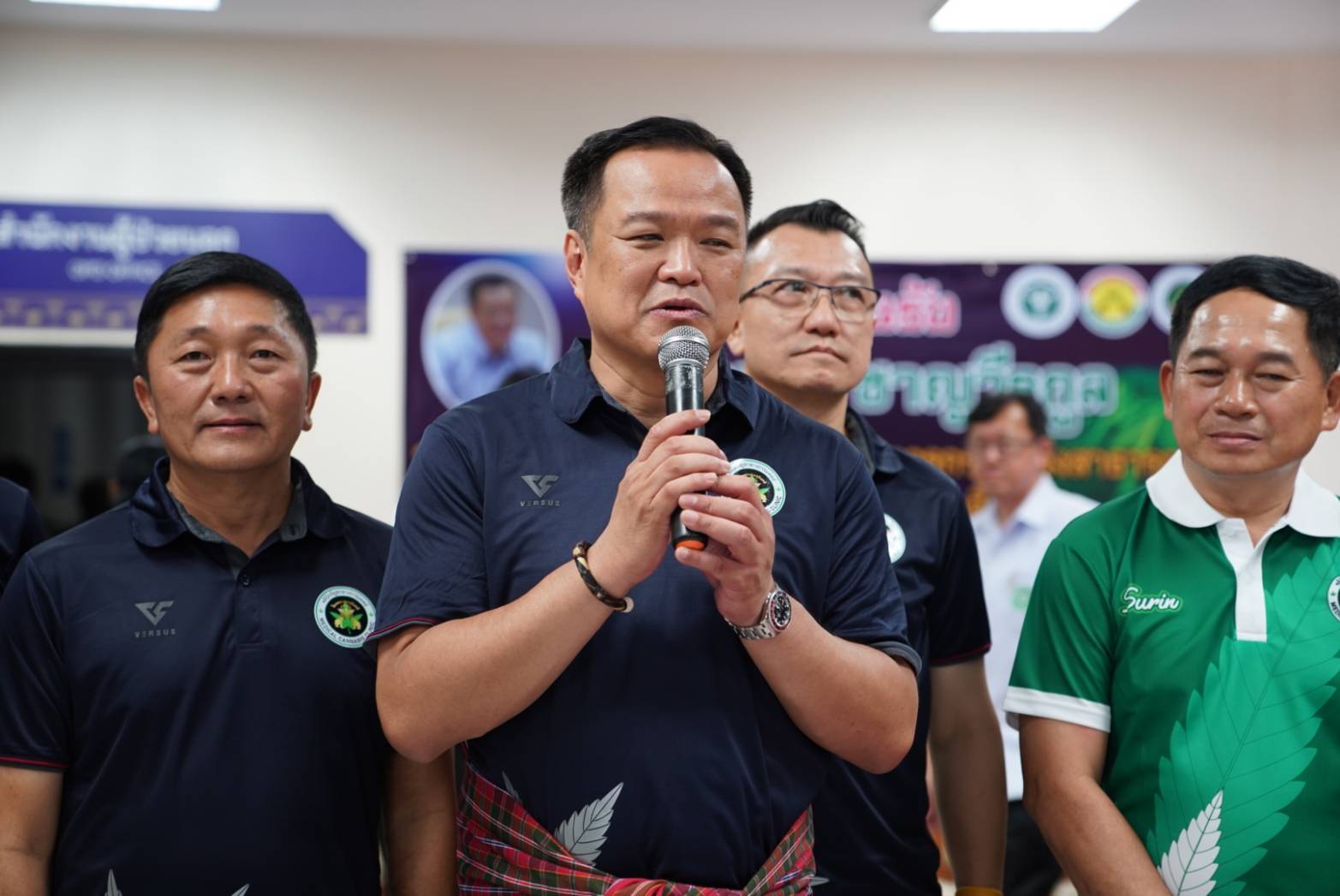 “อนุทิน” เล็งใช้ “หมอออนไลน์” ทำงานร่วม “อสม.” ดูแลสุขภาพประชาชนทั่วประเทศ