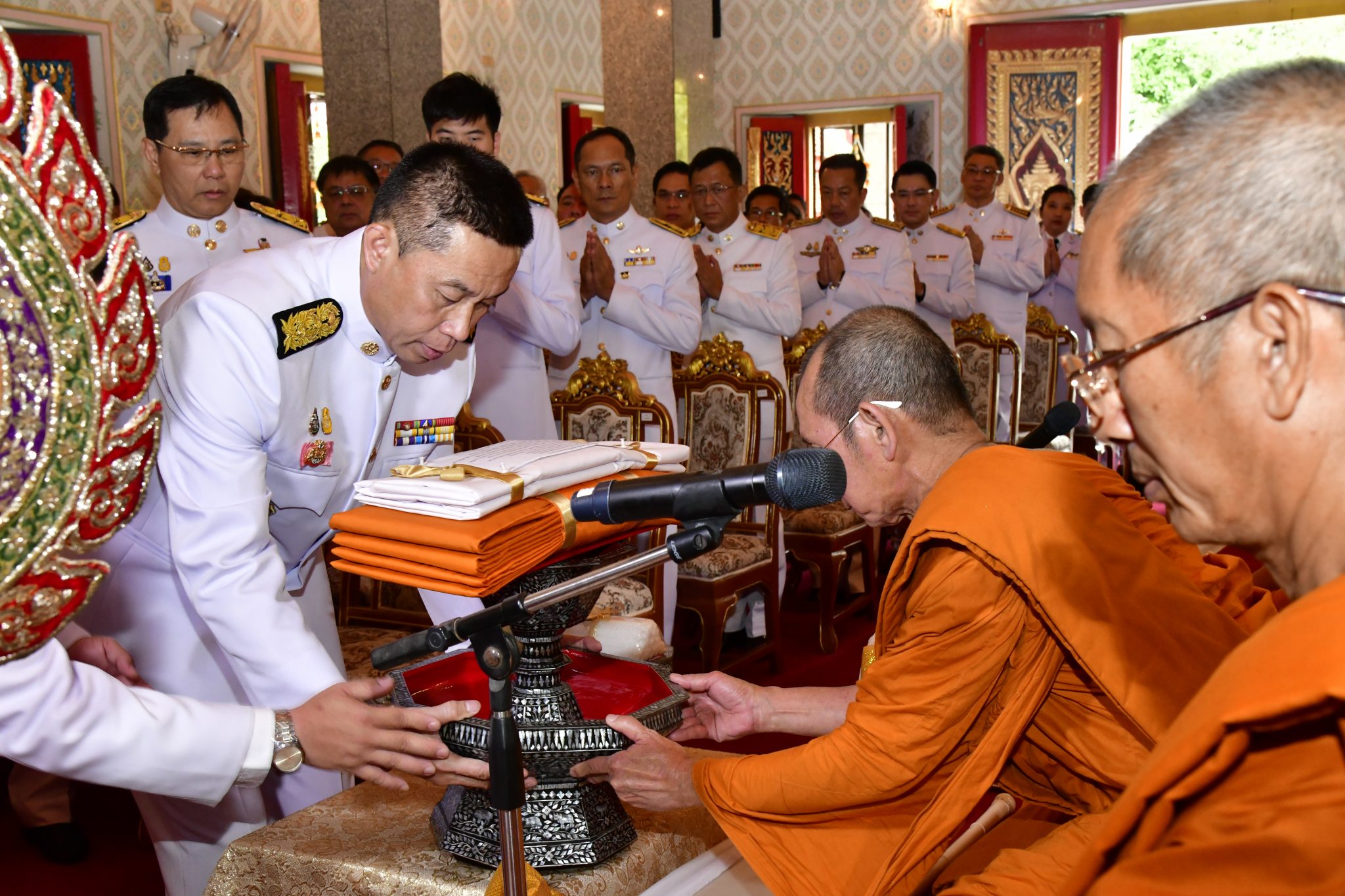 "ศักดิ์สยาม" รมว.คมนาคม ถวายผ้าพระกฐินพระราชทาน ประจำปี 2562 ณ พระอุโบสถวัดจันทน์กะพ้อ