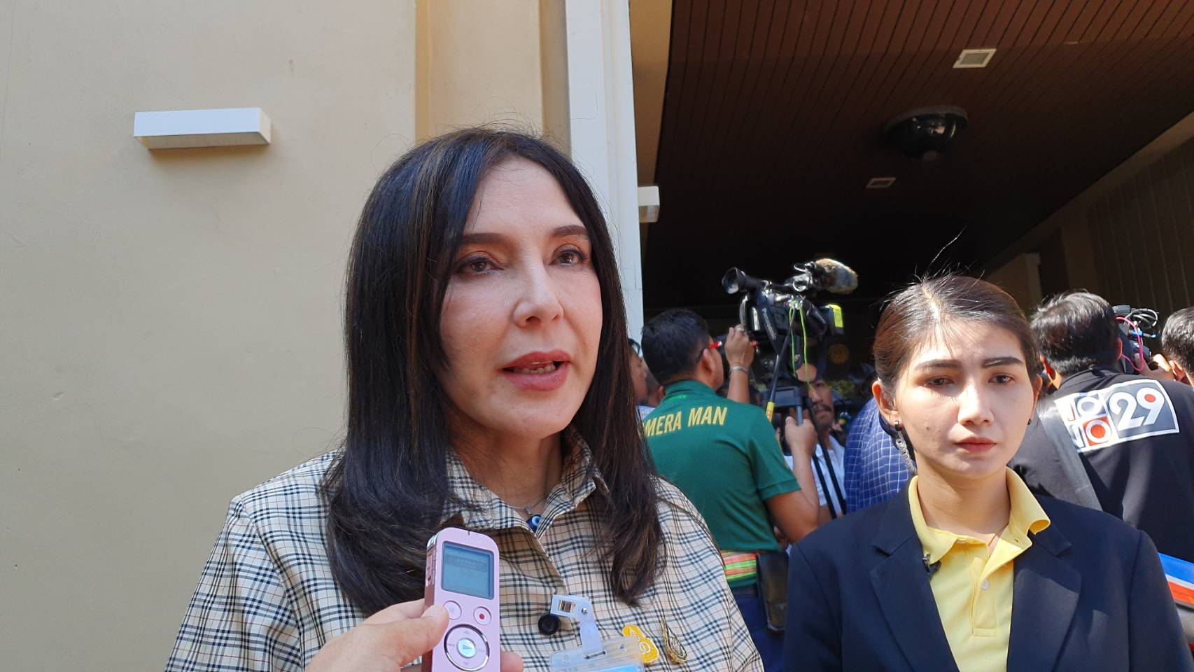 “มนัญญา” ชี้ม็อบเสื้อดำกดดันไม่มีผลอะไร ย้ำทุกอย่างต้องดำเนินไปตามกฎหมาย ขอรอฟังมติคกก.วัตถุอันตราย 27 พ.ย. นี้