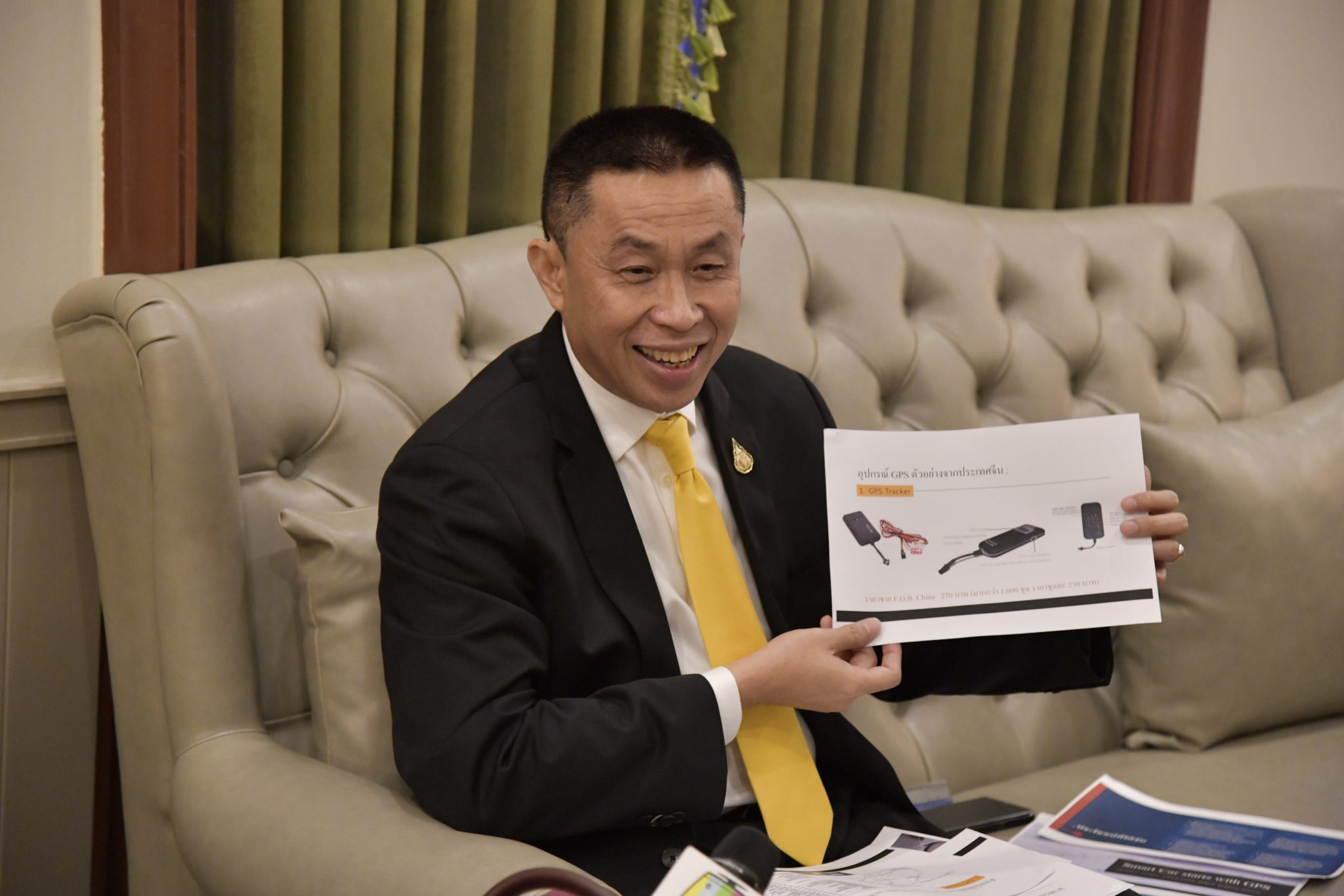 "ศักดิ์สยาม" รมว.คมนาคม บันทึกเทปสัมภาษณ์รายการ Workpoint News เกี่ยวกับแนวคิดการศึกษาการติดตั้งจีพีเอสในรถส่วนบุคคล