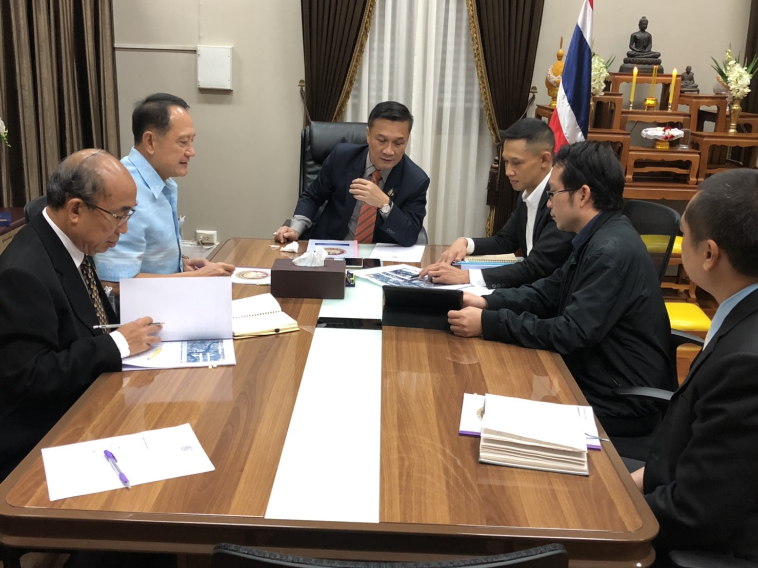 มท.3 ประชุมเตรียมความพร้อมคณะทำงาน ก่อนลงพื้นที่ ครม.สัญจร จ.กาญจนบุรี เร่งแก้ปัญหาปชช.ในพื้นที่ ยกระดับความเป็นอยู่ อย่างยั่งยืน