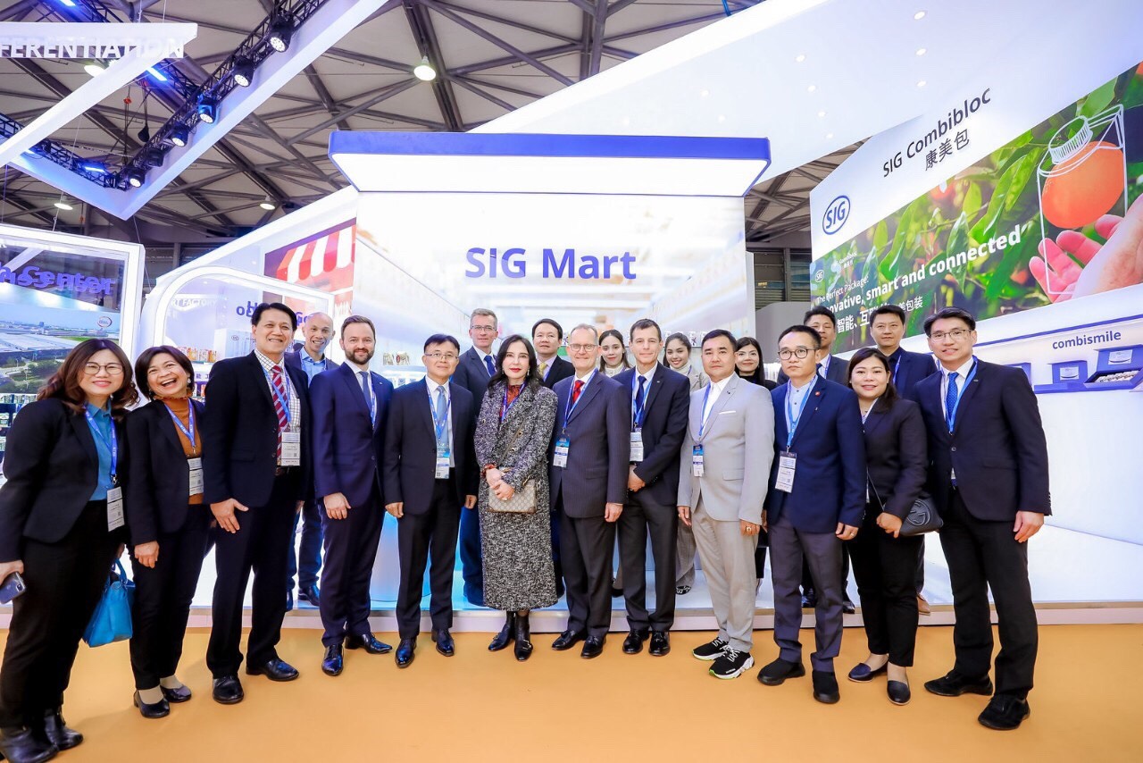 "มนัญญา" รมช.เกษตรฯ เยี่ยมชมงานแสดงนิทรรศการ อุตสาหกรรมเครื่องดื่มนานาชาติของจีนเพื่อเป็นแนวทางนำมาพัฒนาในประเทศไทย