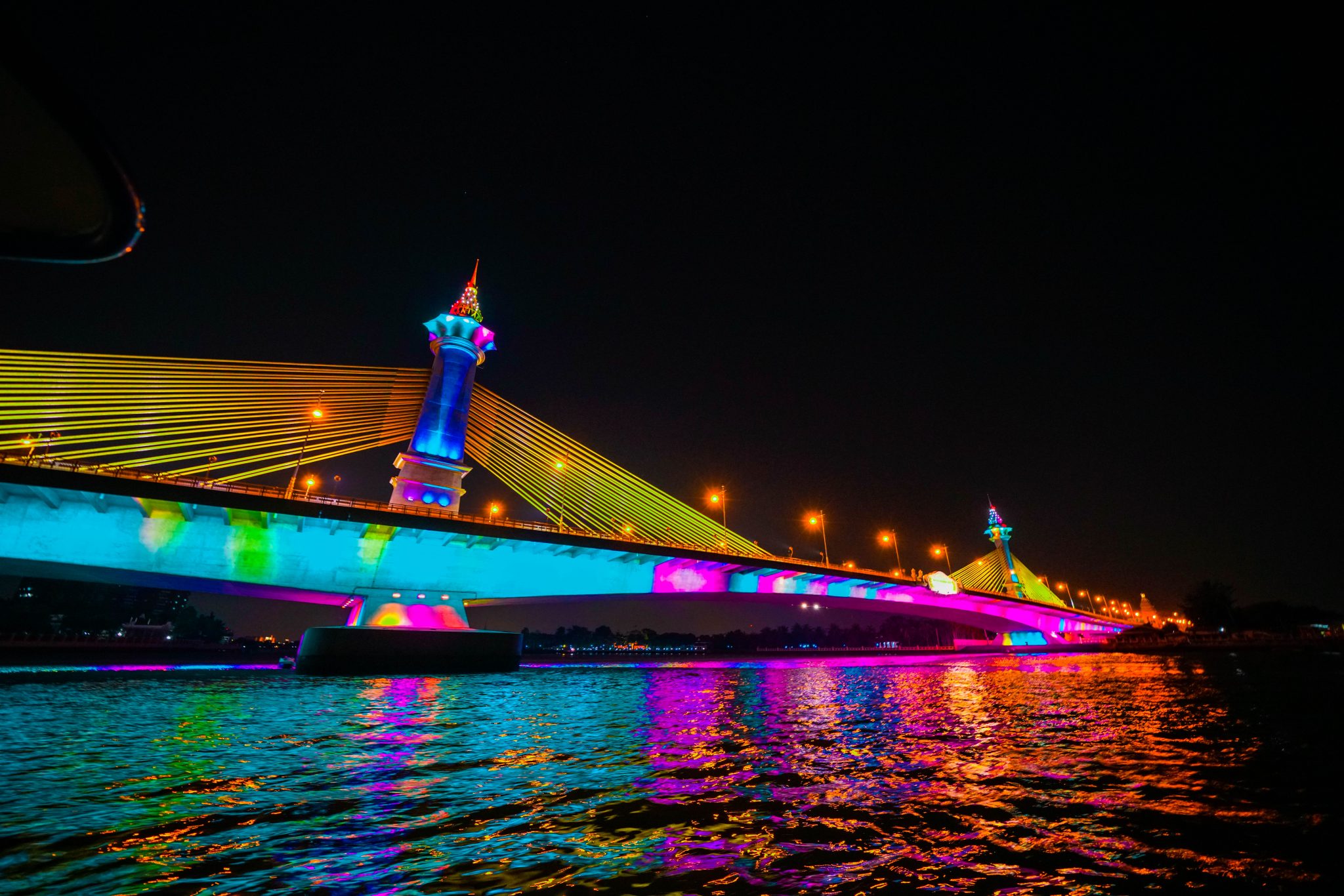 ทช. ร่วมสืบสานประเพณีลอยกระทง ประดับไฟสะพานข้ามแม่น้ำเจ้าพระยา ทั่ว กทม.-ปริมณฑล