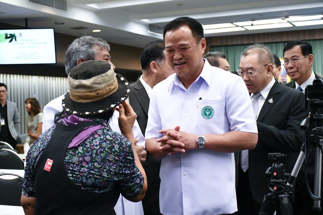 ‘อนุทิน’ เปิดเสวนา “ผ่าทางตัน การใช้กัญชาเสรีทางการแพทย์” พร้อมปรับการเข้าถึงกัญชาสู่ระดับชุมชน จัดการห่วงโซ่อุปทานครบวงจร