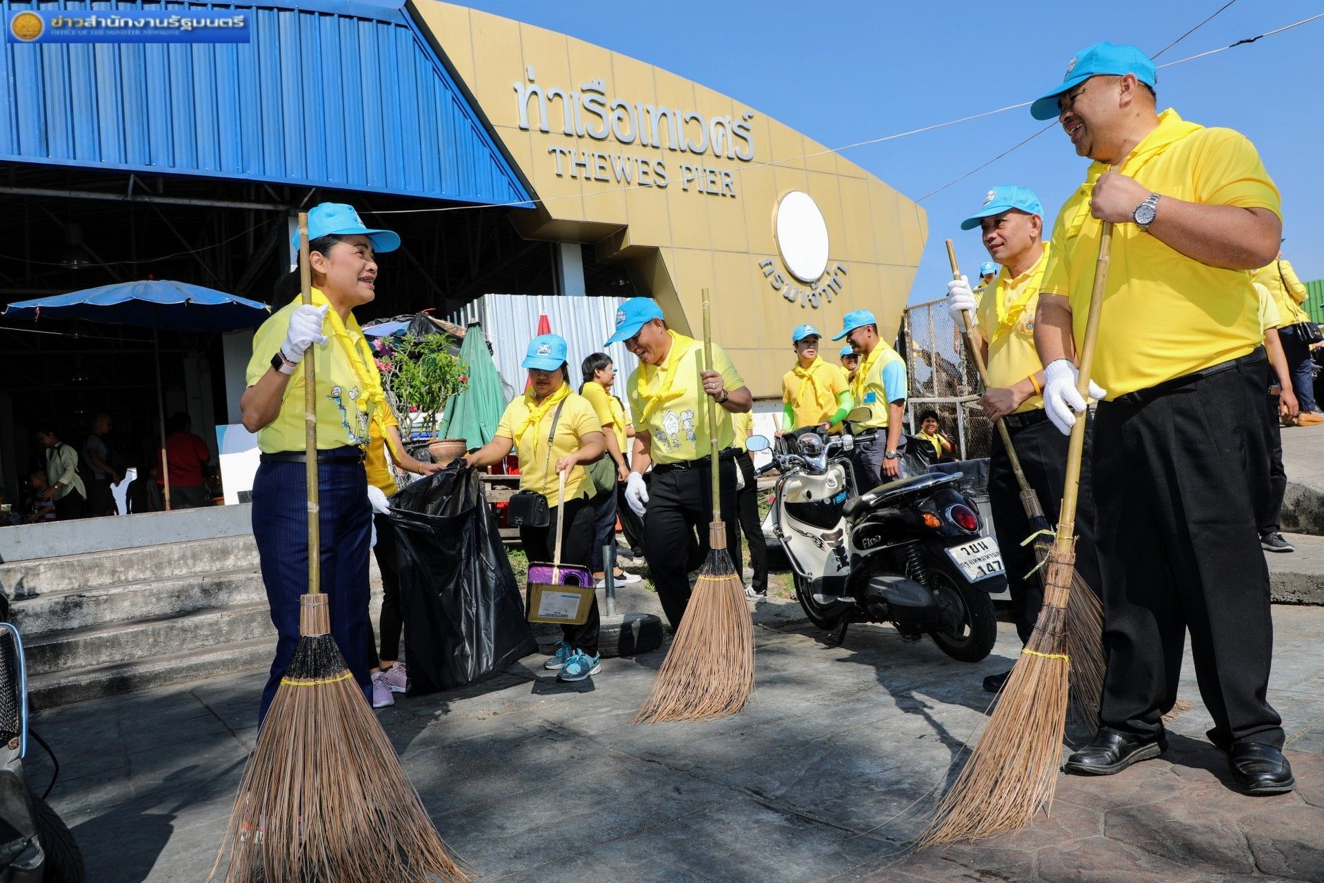 รมช.กนกวรรณ ร่วมกิจกรรมจิตอาสา เนื่องในวันพ่อแห่งชาติ