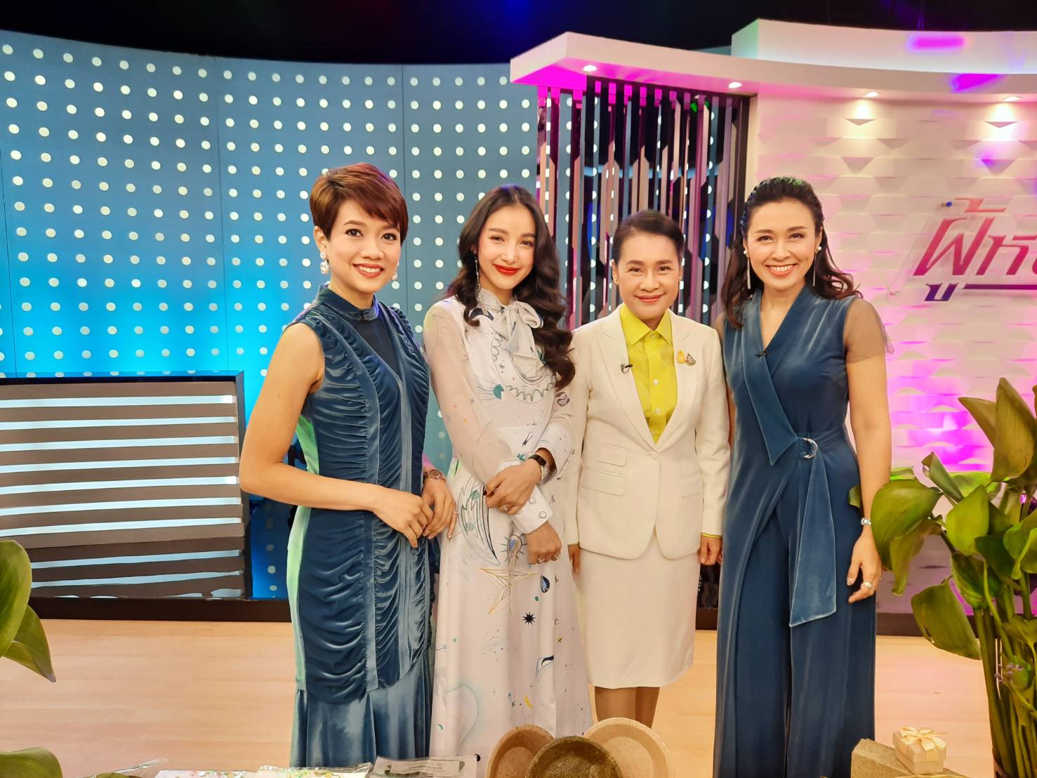 "กนกวรรณ" รมช.ศธ. ชูผ้าทอผักตบชวา กศน.หนองน้ำใส WOW เล็งจดสิทธิบัตรเตรียมส่งแบรนด์ OOCC สู่วงการแฟชั่นระดับโลก