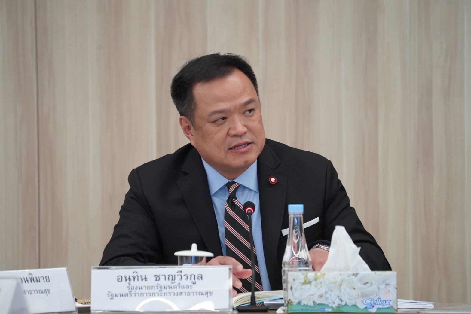 “อนุทิน” เผย อย.เตรียมบังคับผลิตภัณฑ์มีสารพิษ ต้องโชว์ป้าย แจ้งผู้บริโภค